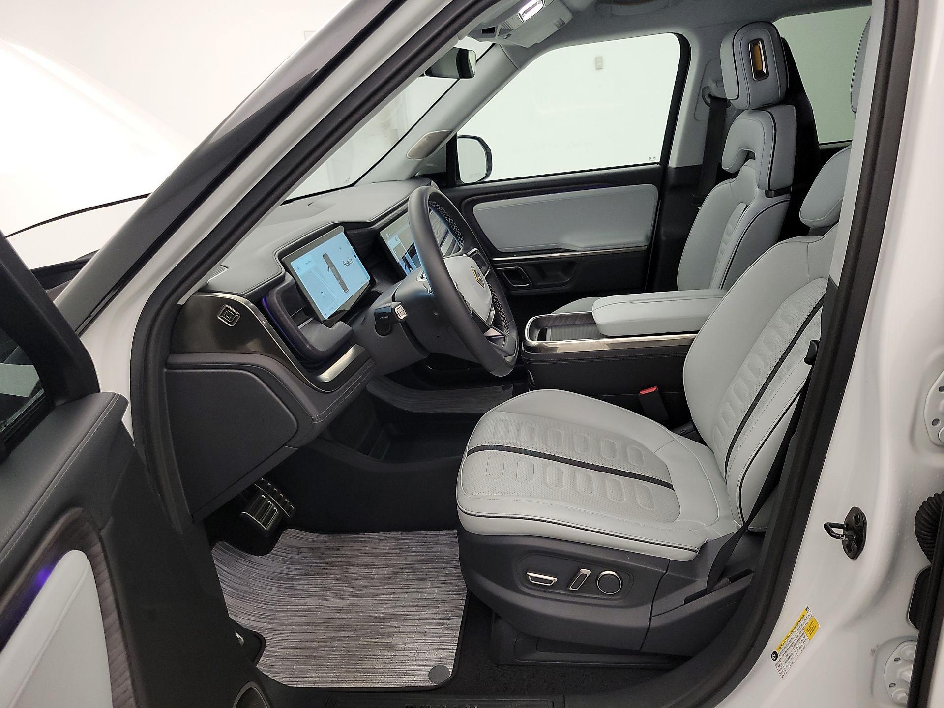 Thumbnail: 2023 Rivian R1S - 11