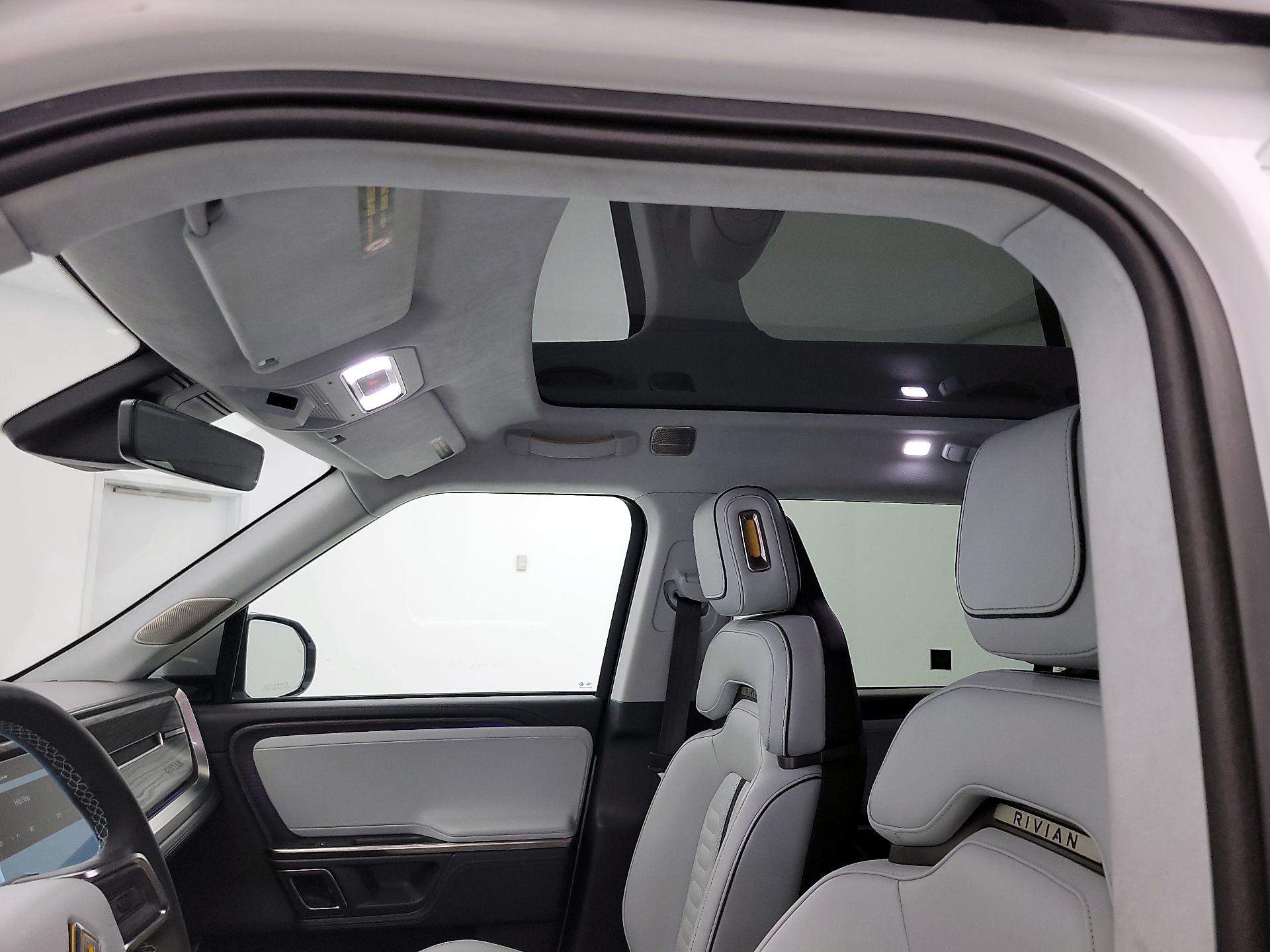 Thumbnail: 2023 Rivian R1S - 17