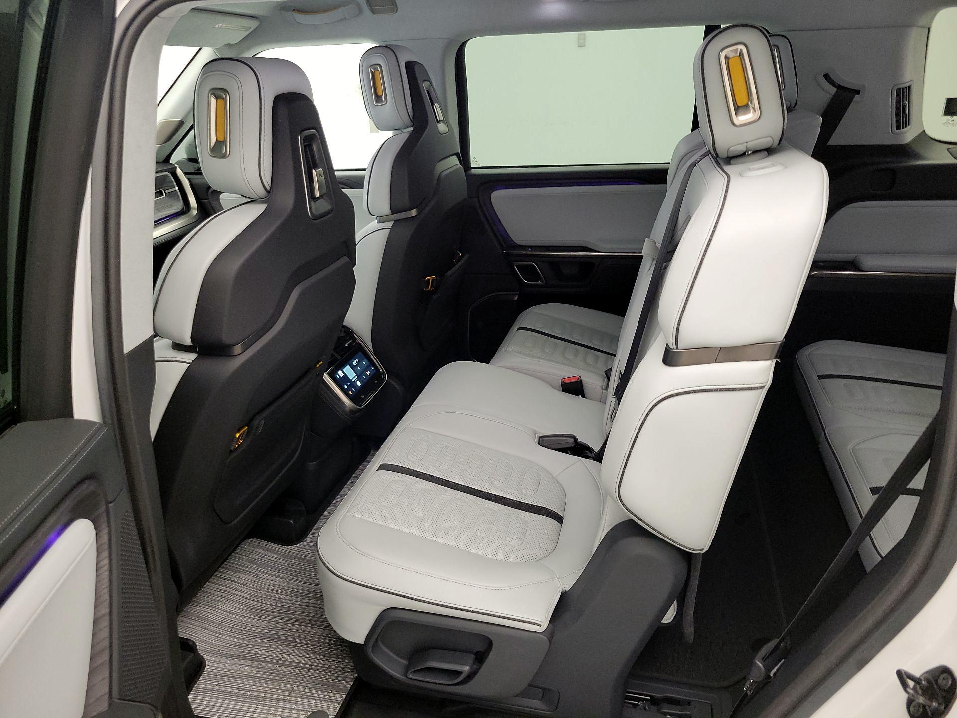 Thumbnail: 2023 Rivian R1S - 18