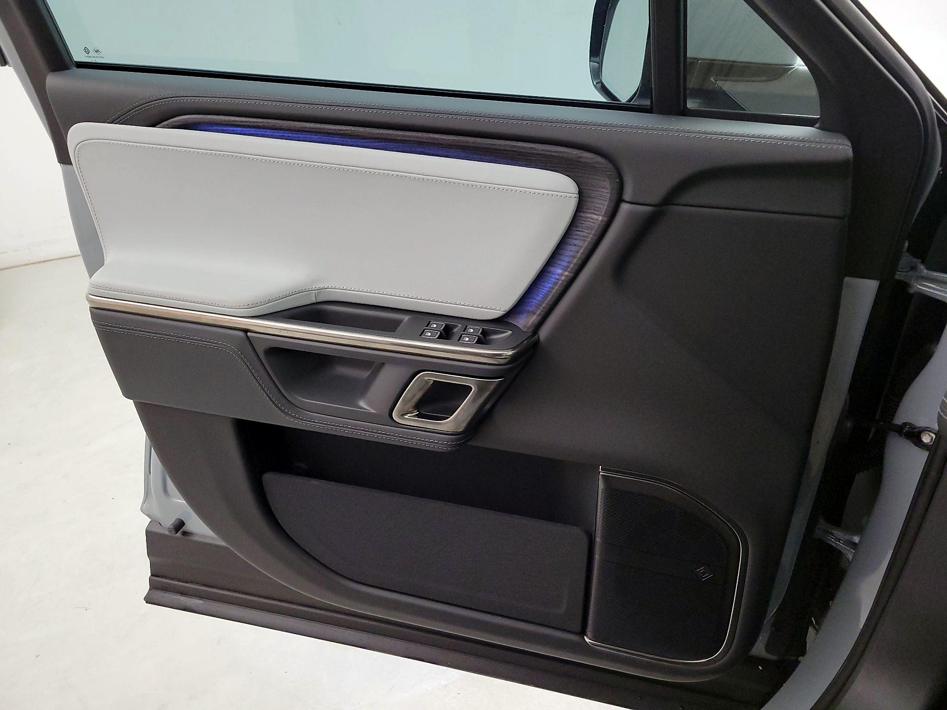 Thumbnail: 2023 Rivian R1S - 10