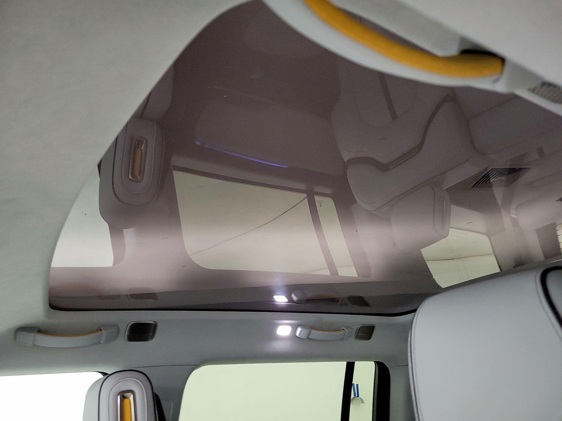 Thumbnail: 2023 Rivian R1S - 17