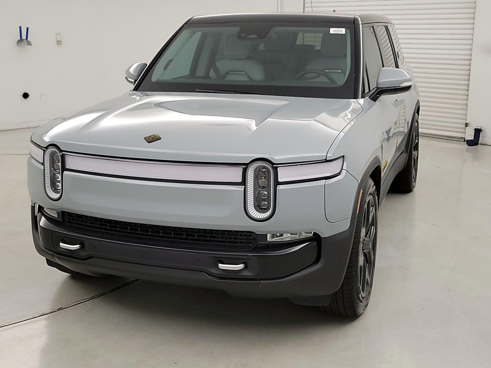Thumbnail: 2023 Rivian R1S - 3