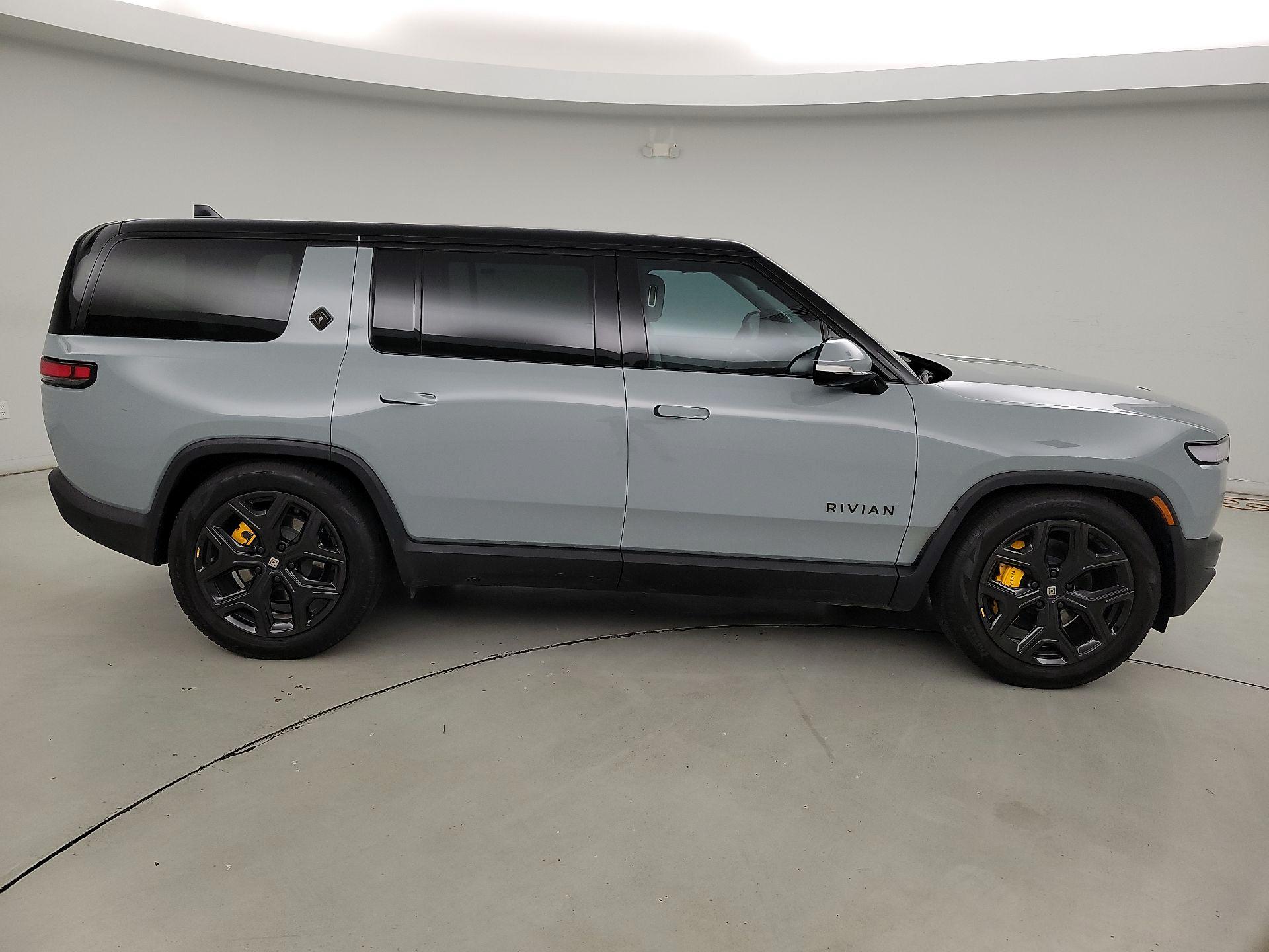 Thumbnail: 2023 Rivian R1S - 4