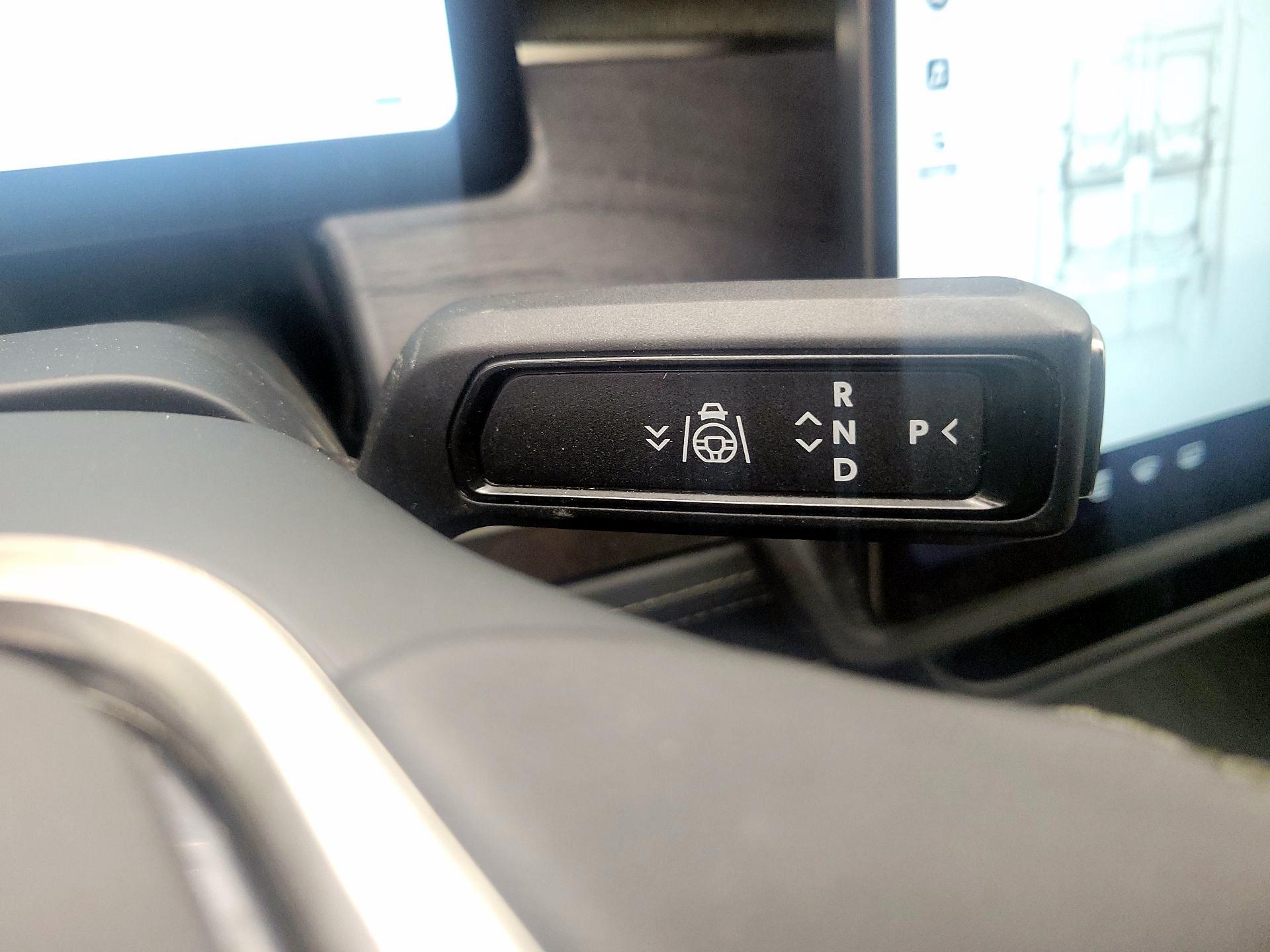 Thumbnail: 2023 Rivian R1S - 17