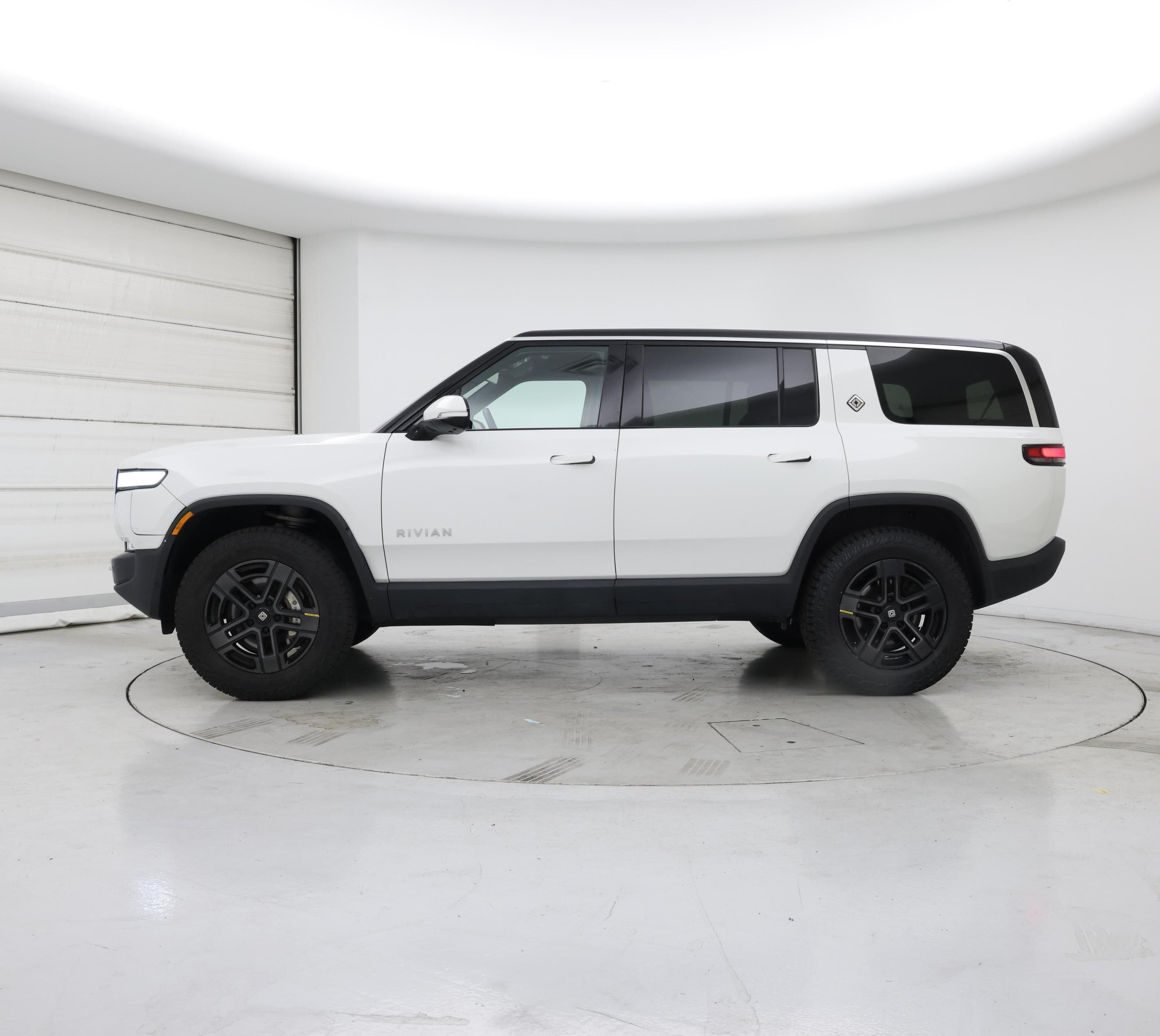 Thumbnail: 2023 Rivian R1S - 3