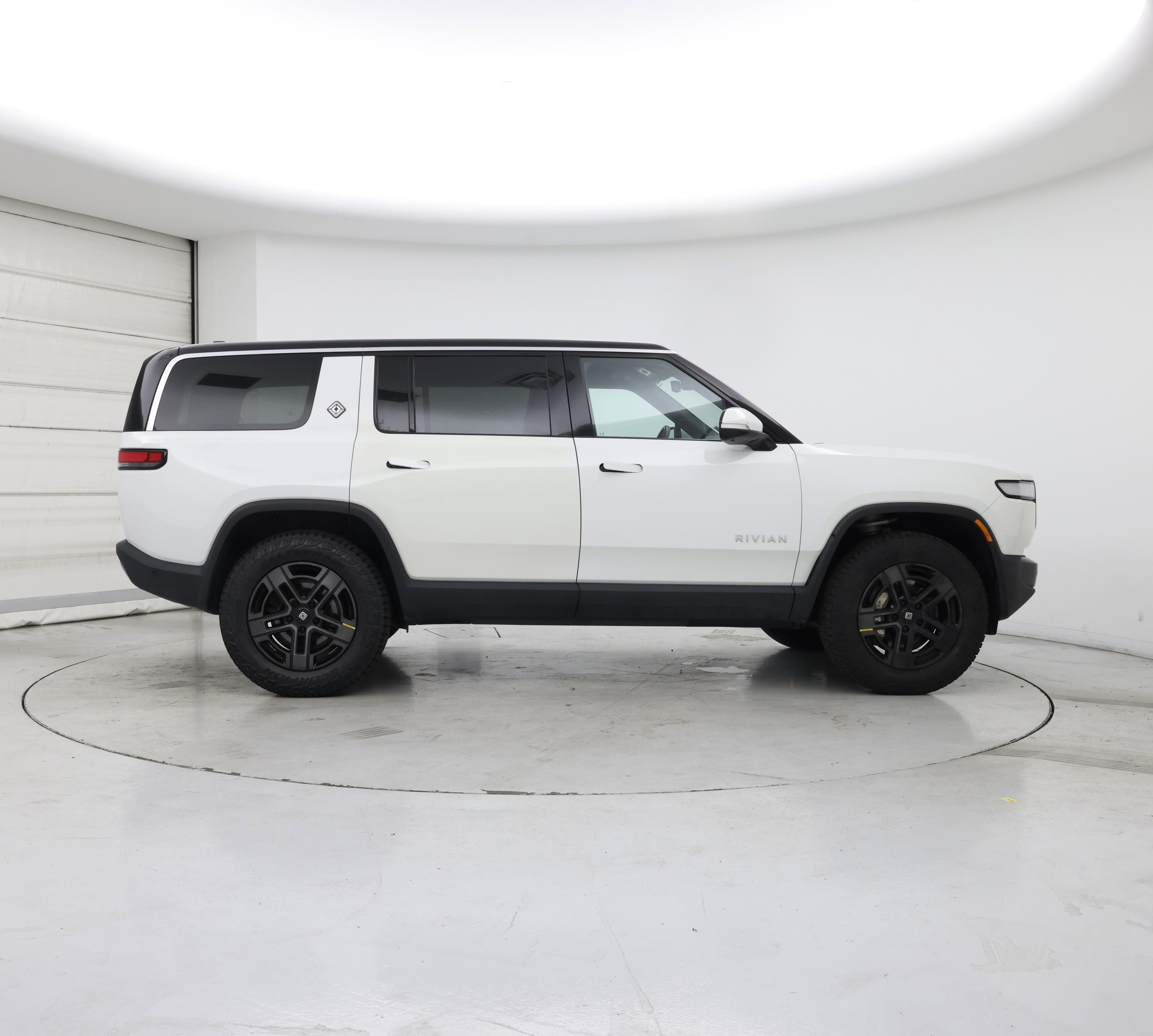 Thumbnail: 2023 Rivian R1S - 7