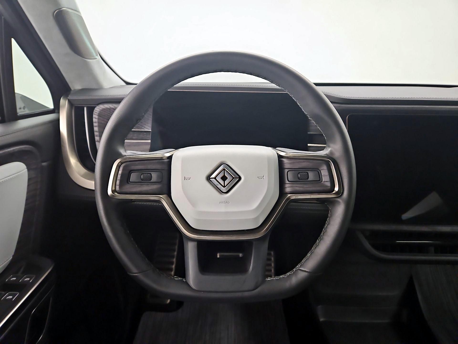 Thumbnail: 2023 Rivian R1S - 10