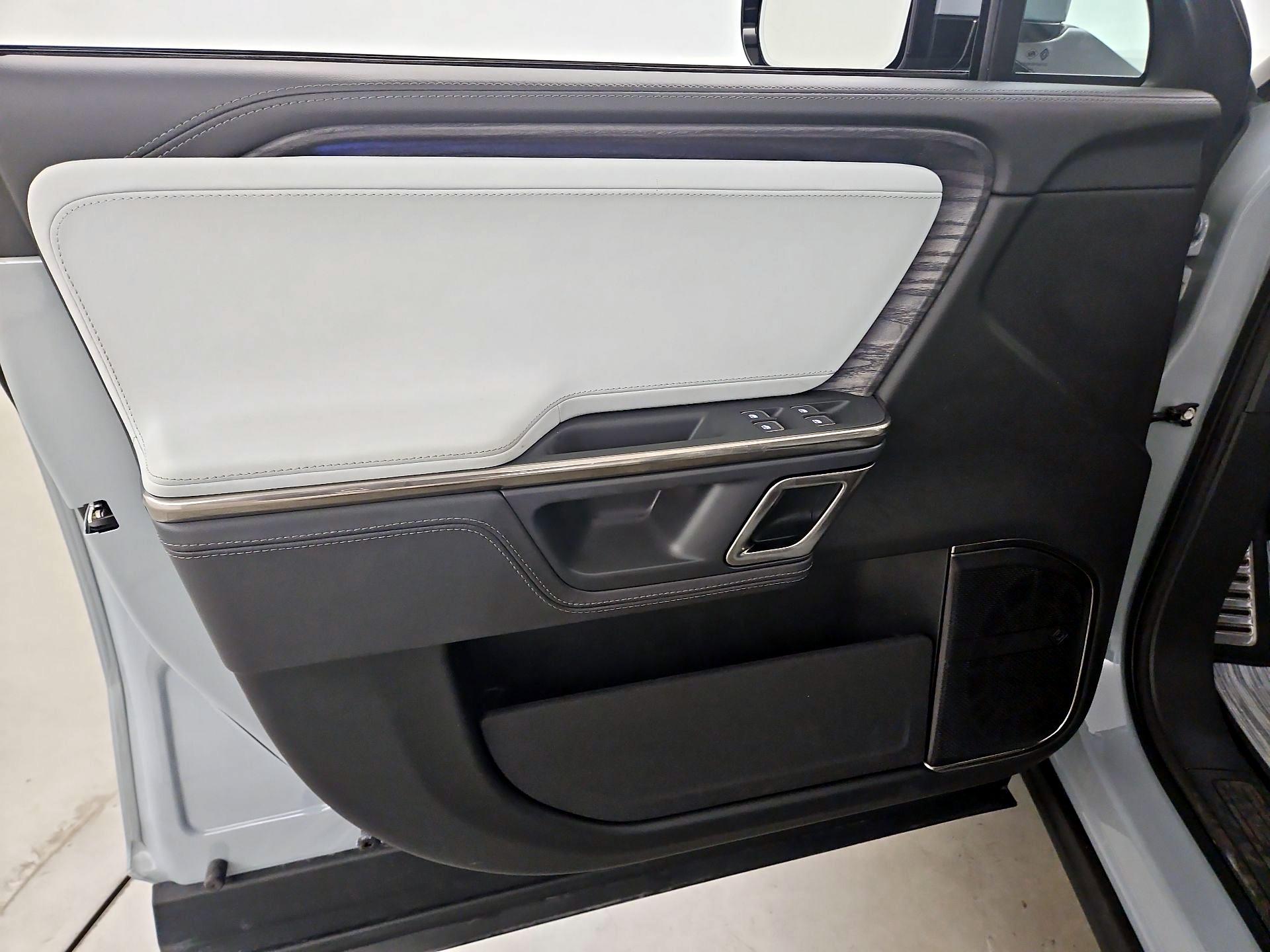 Thumbnail: 2023 Rivian R1S - 12