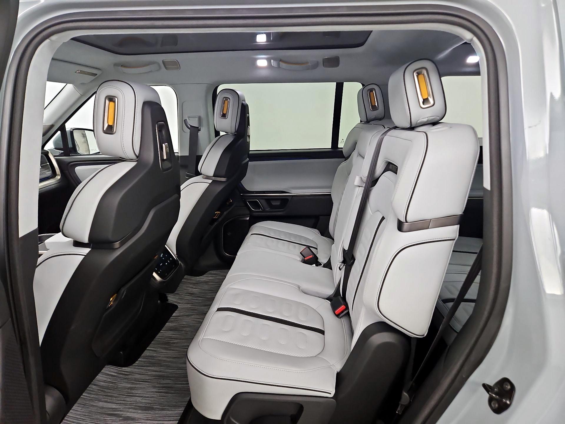Thumbnail: 2023 Rivian R1S - 20