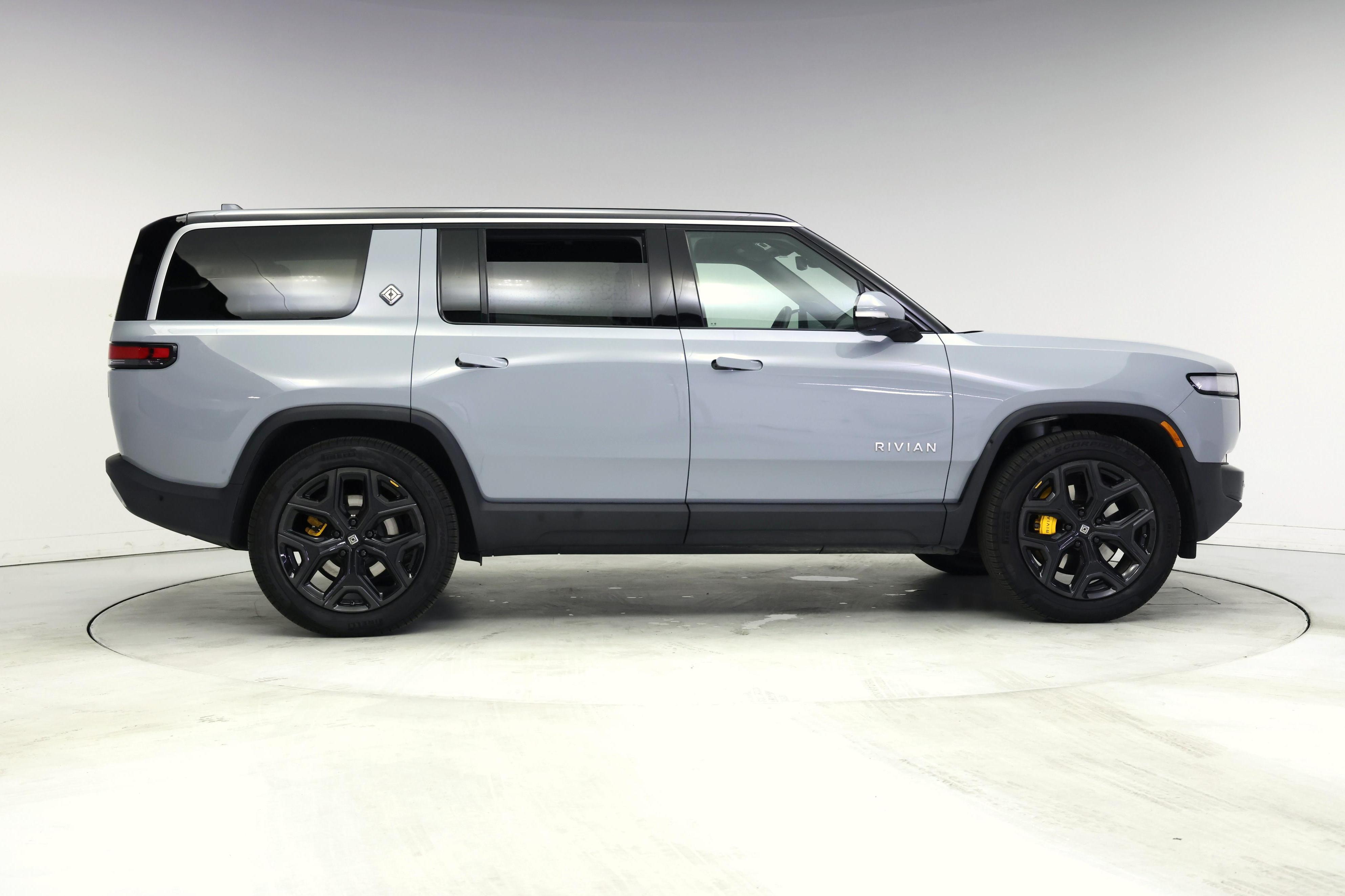 Thumbnail: 2023 Rivian R1S - 7
