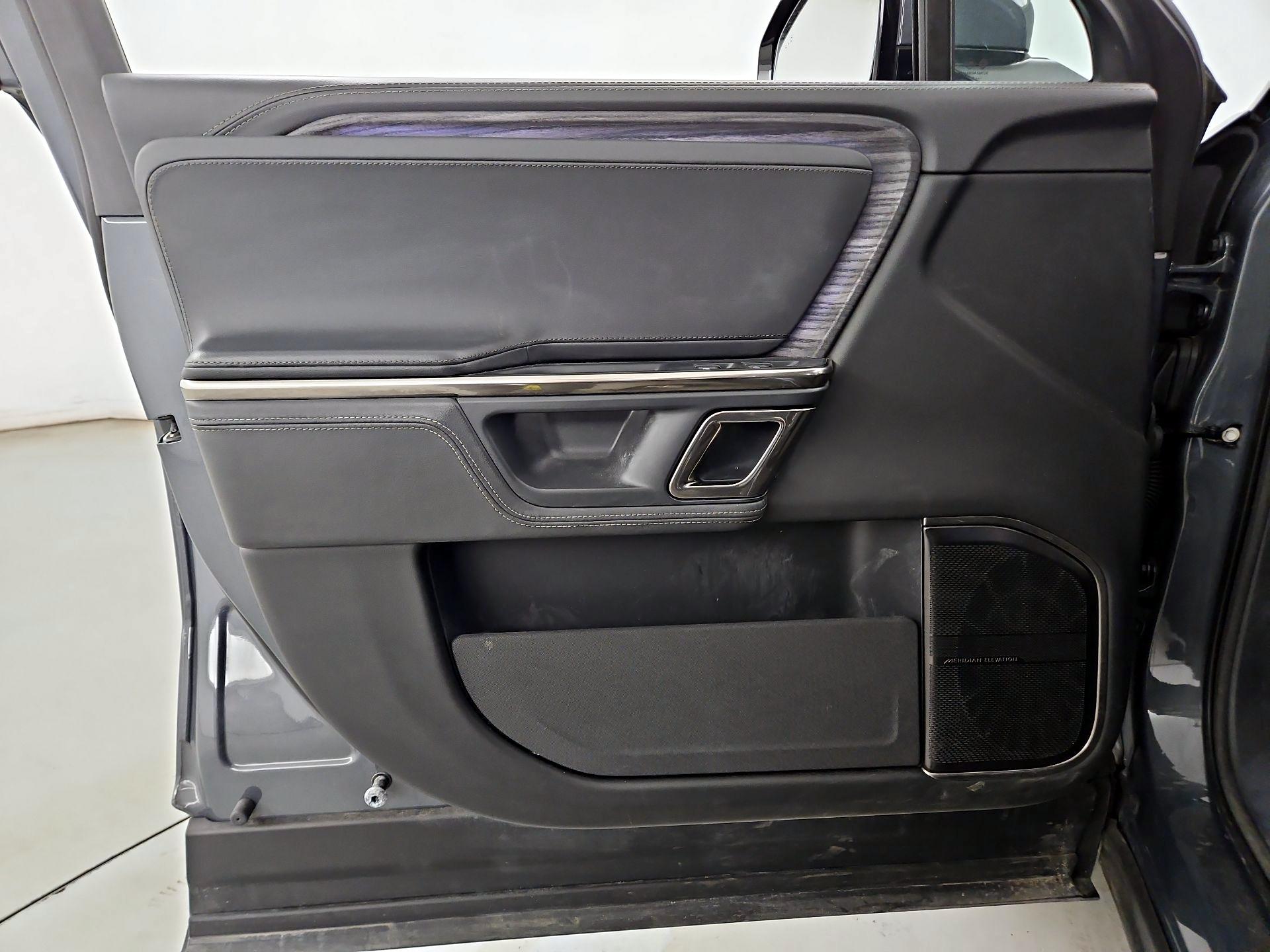 Thumbnail: 2022 Rivian R1S - 12