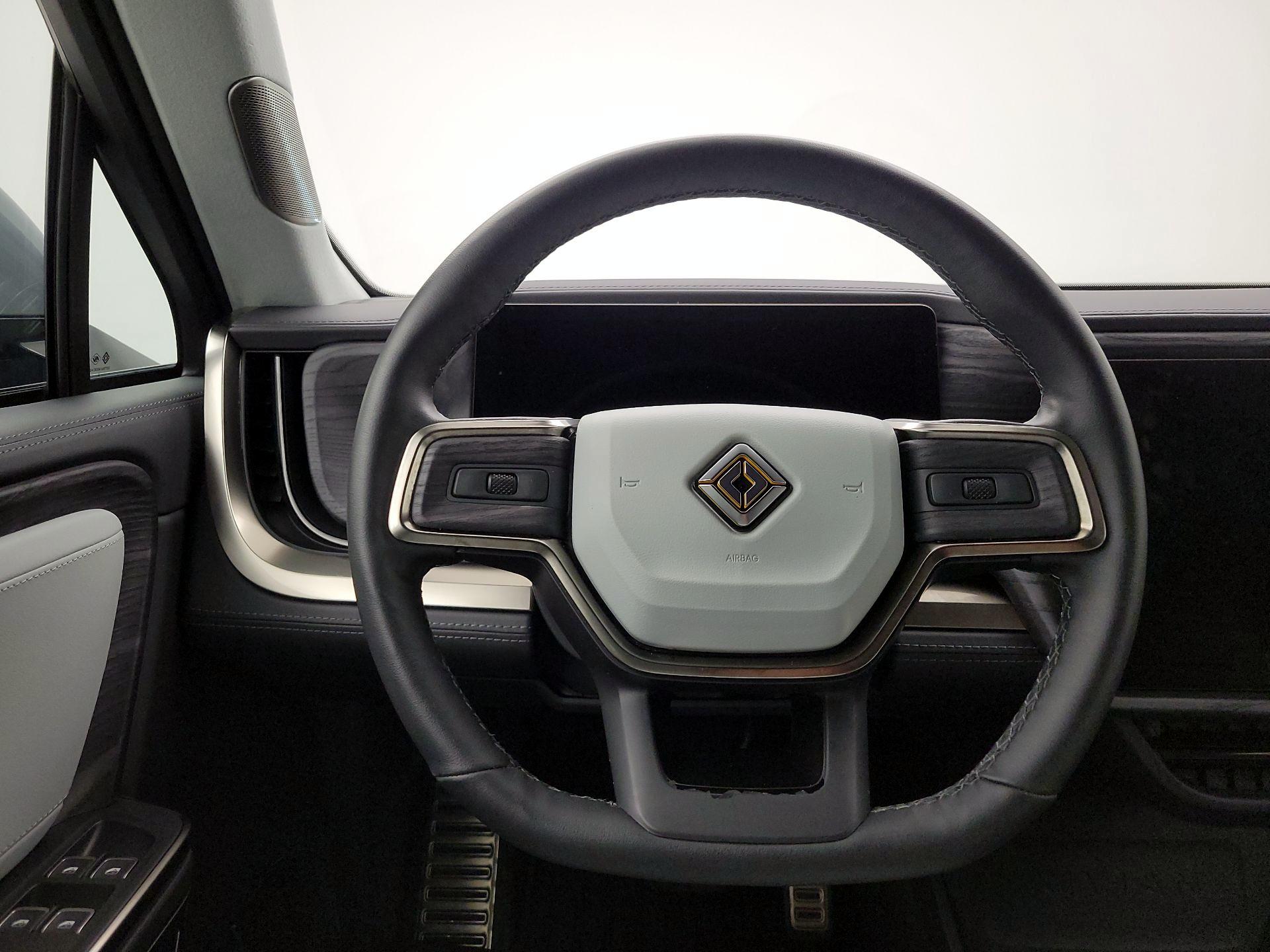 Thumbnail: 2023 Rivian R1S - 10