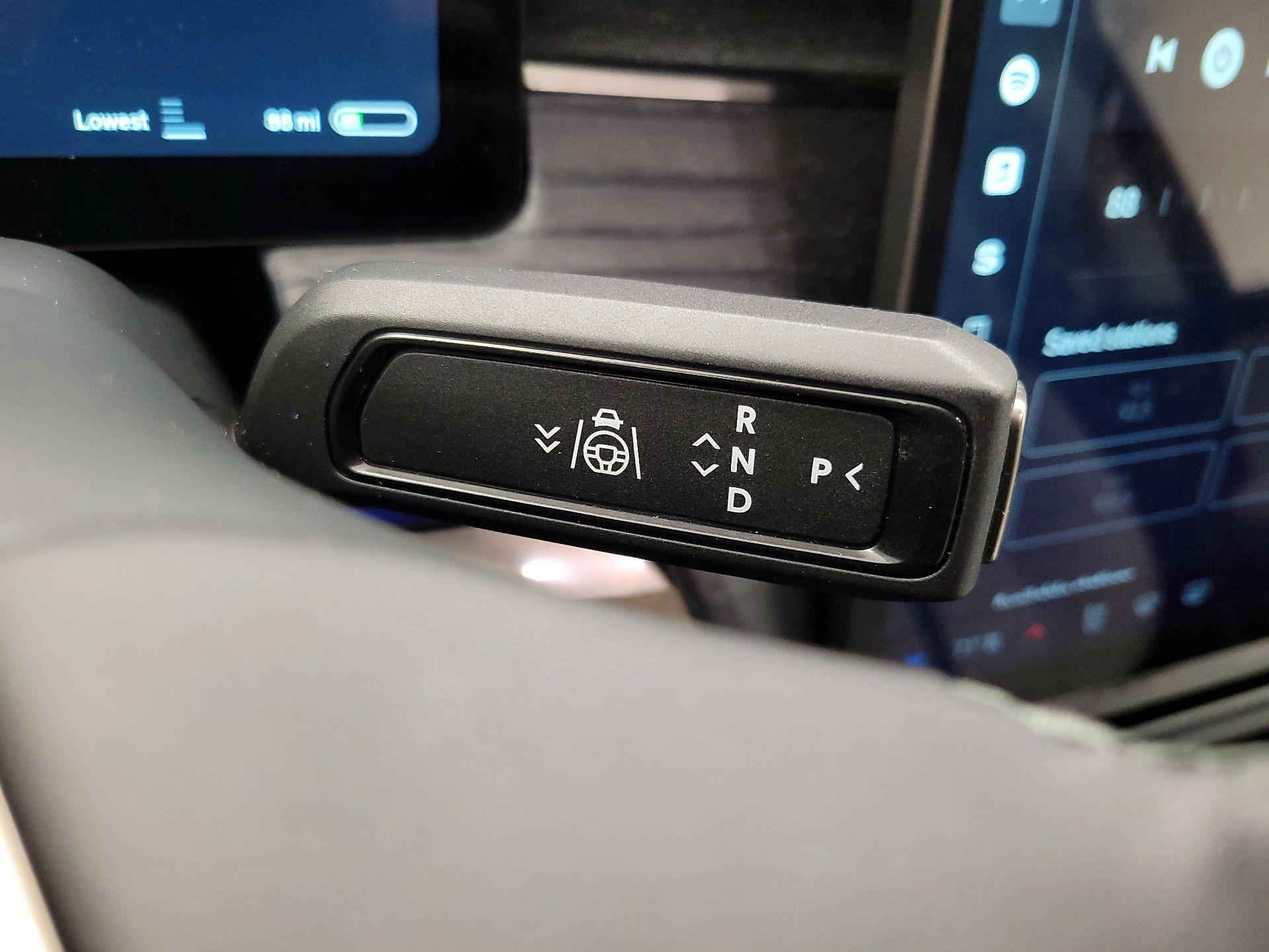 Thumbnail: 2023 Rivian R1S - 17
