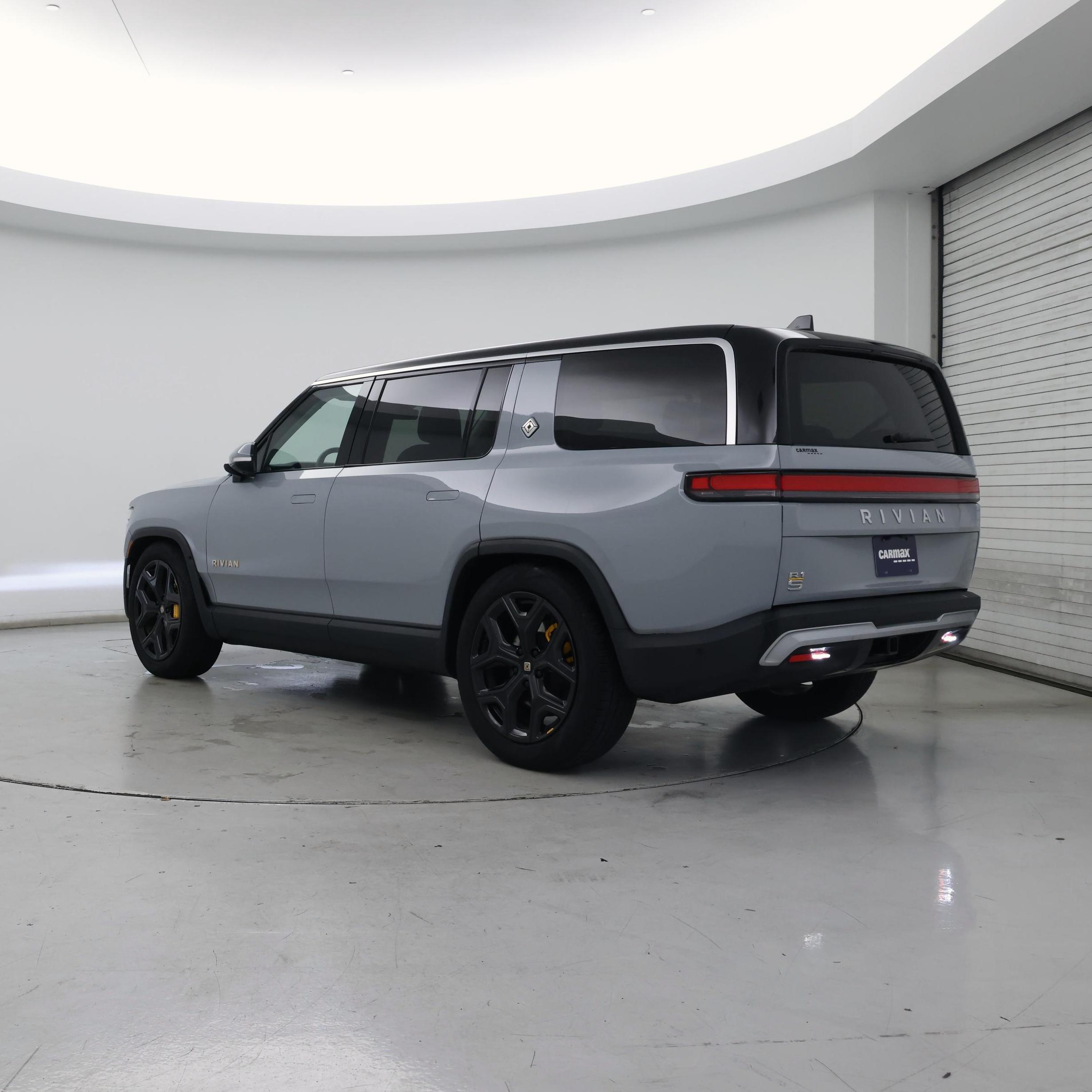 Thumbnail: 2023 Rivian R1S - 2