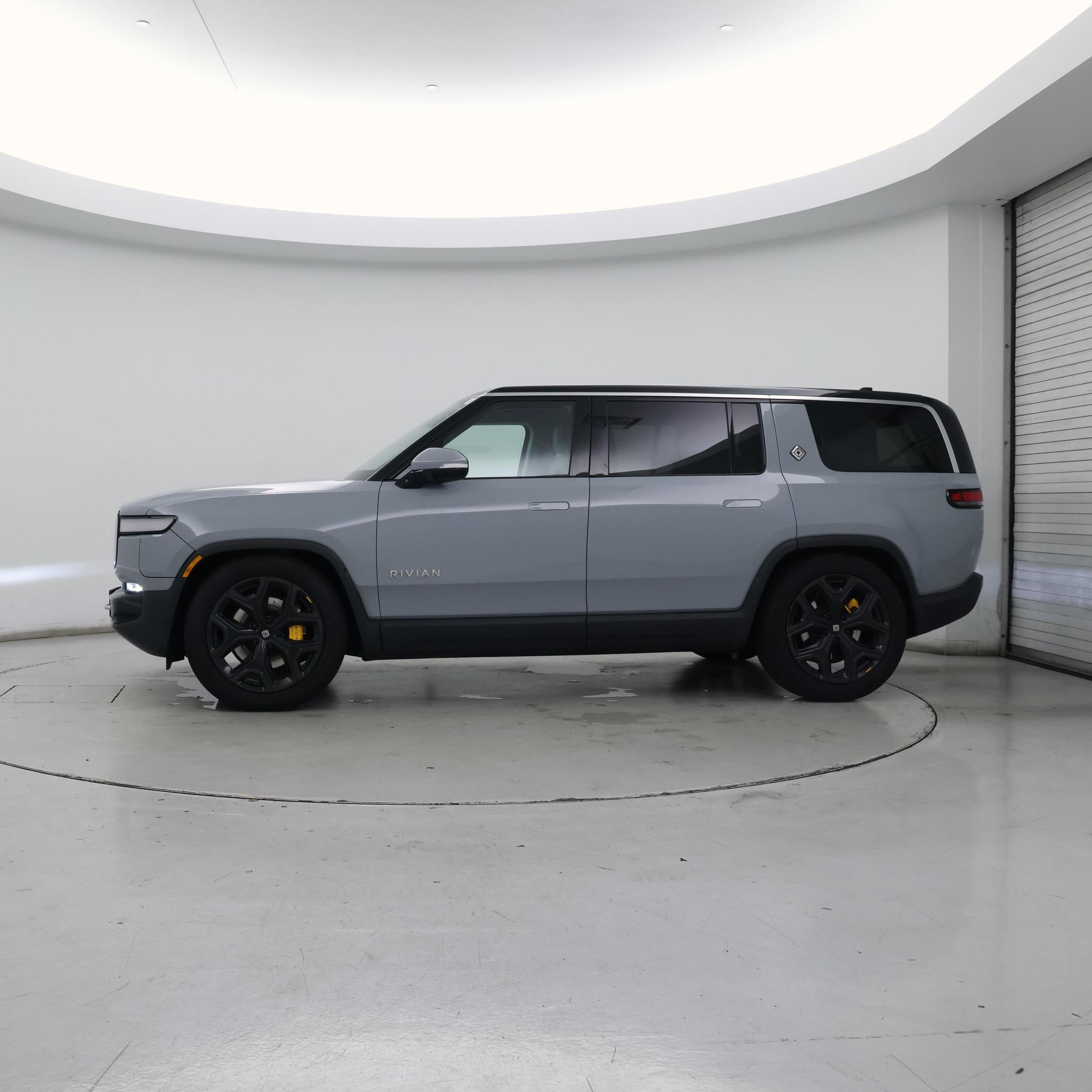 Thumbnail: 2023 Rivian R1S - 3