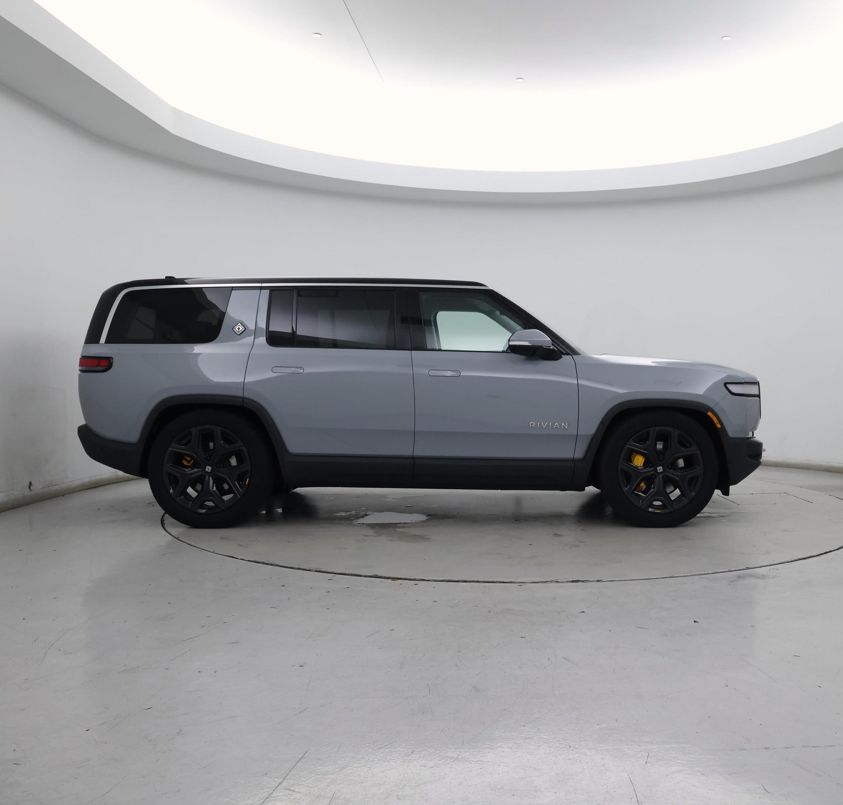 Thumbnail: 2023 Rivian R1S - 7