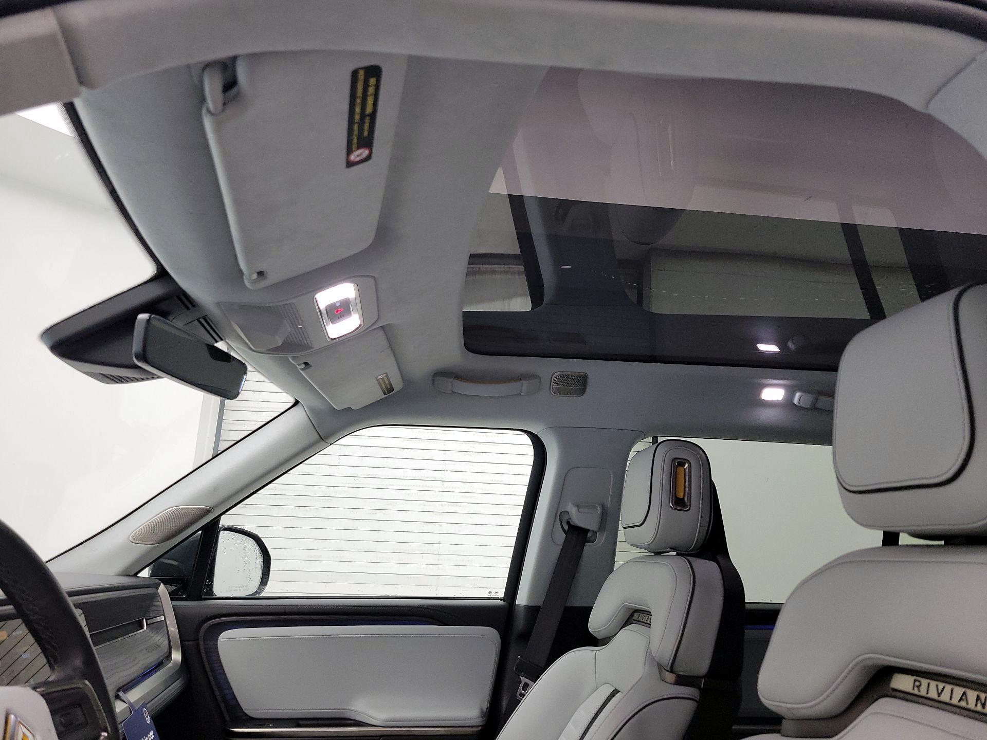 Thumbnail: 2023 Rivian R1S - 18