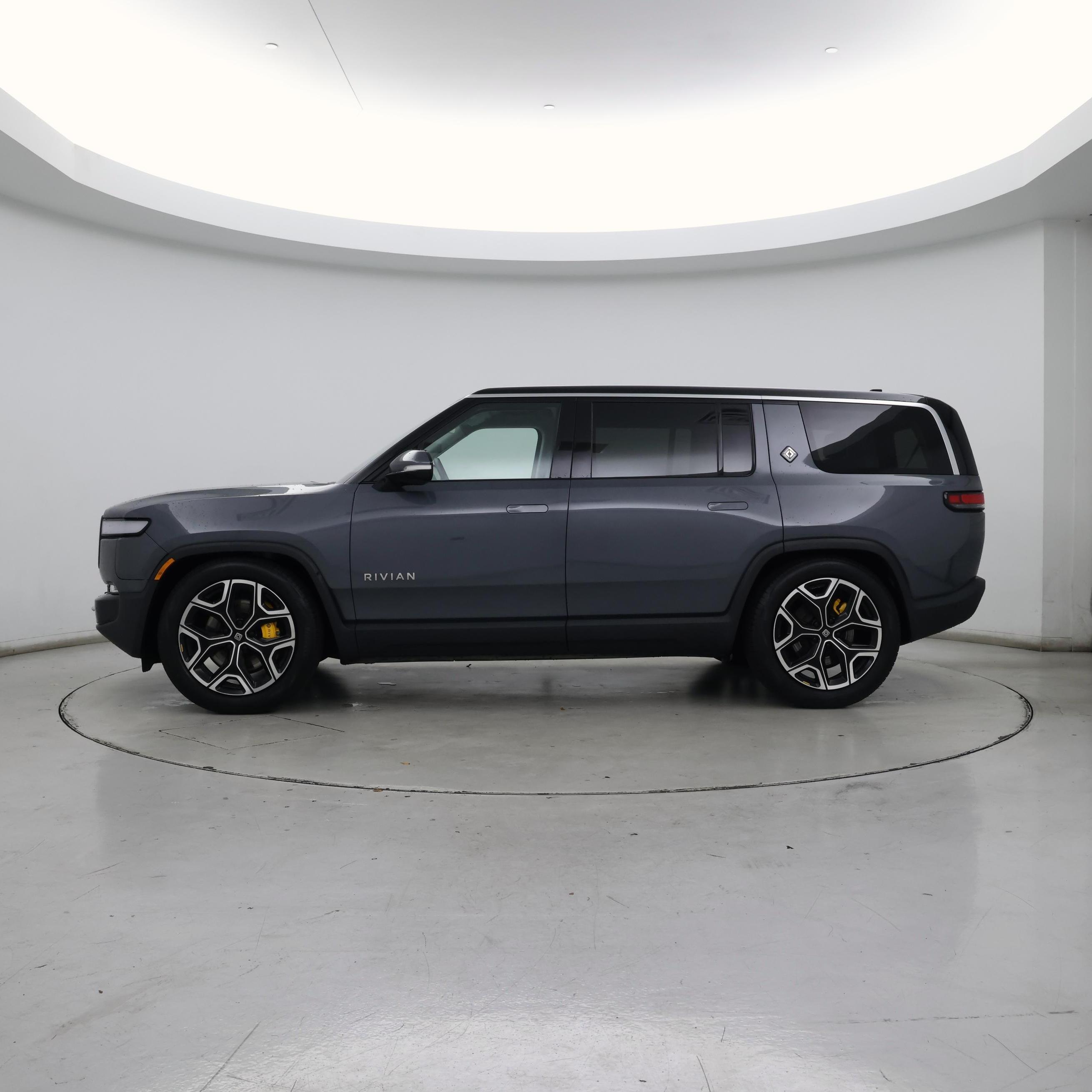 Thumbnail: 2023 Rivian R1S - 3