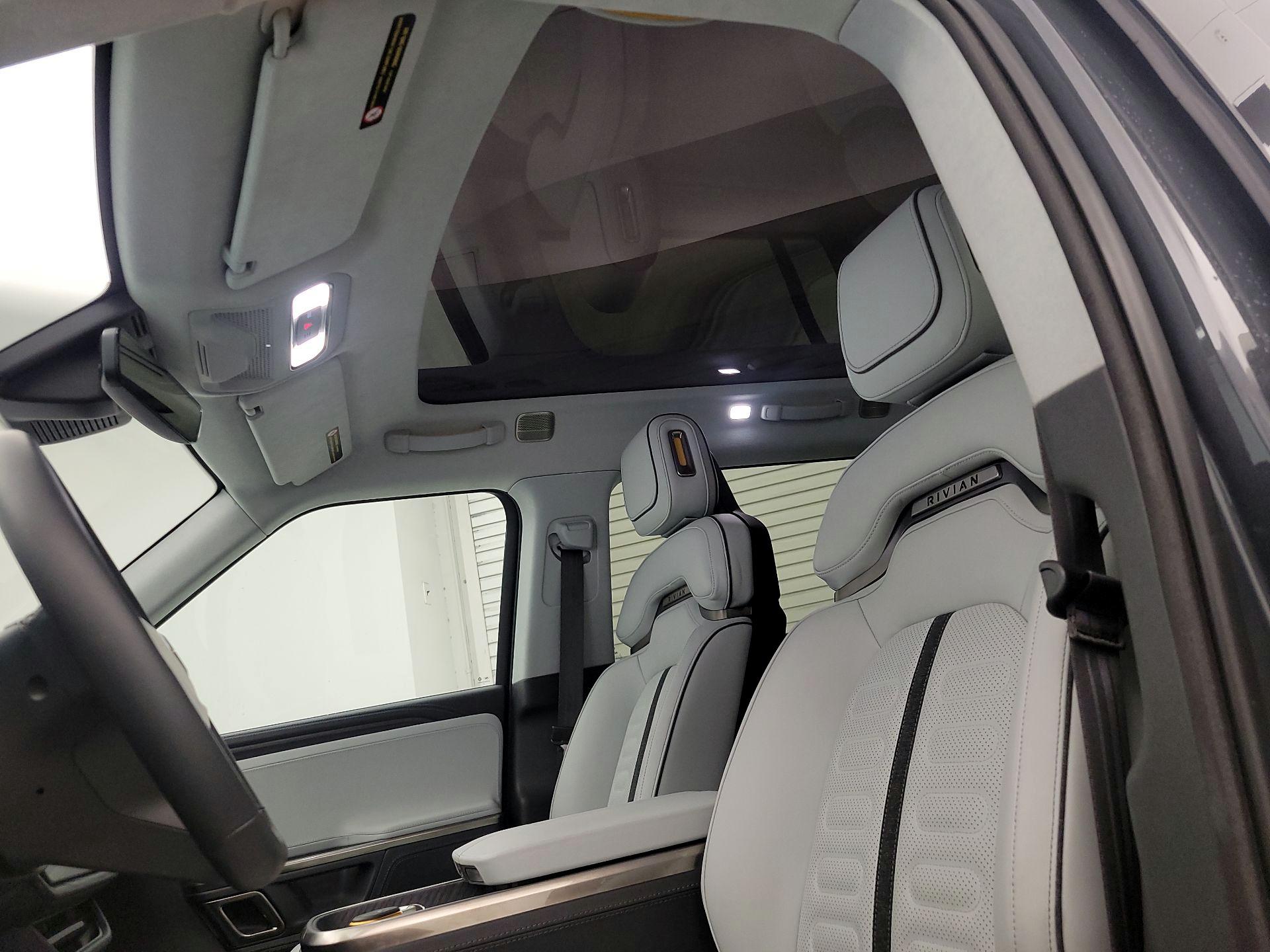 Thumbnail: 2024 Rivian R1S - 19