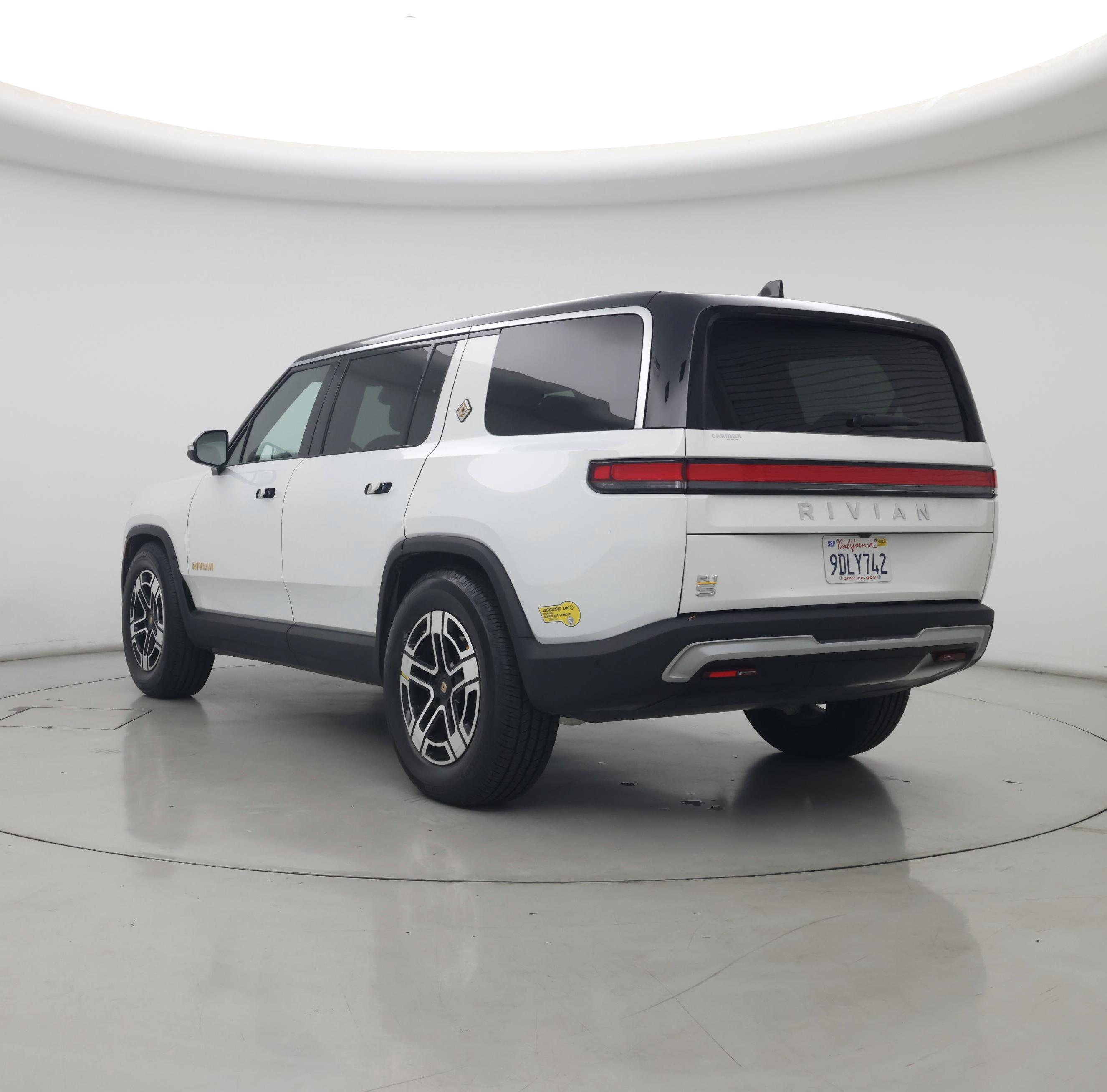 Thumbnail: 2022 Rivian R1S - 2