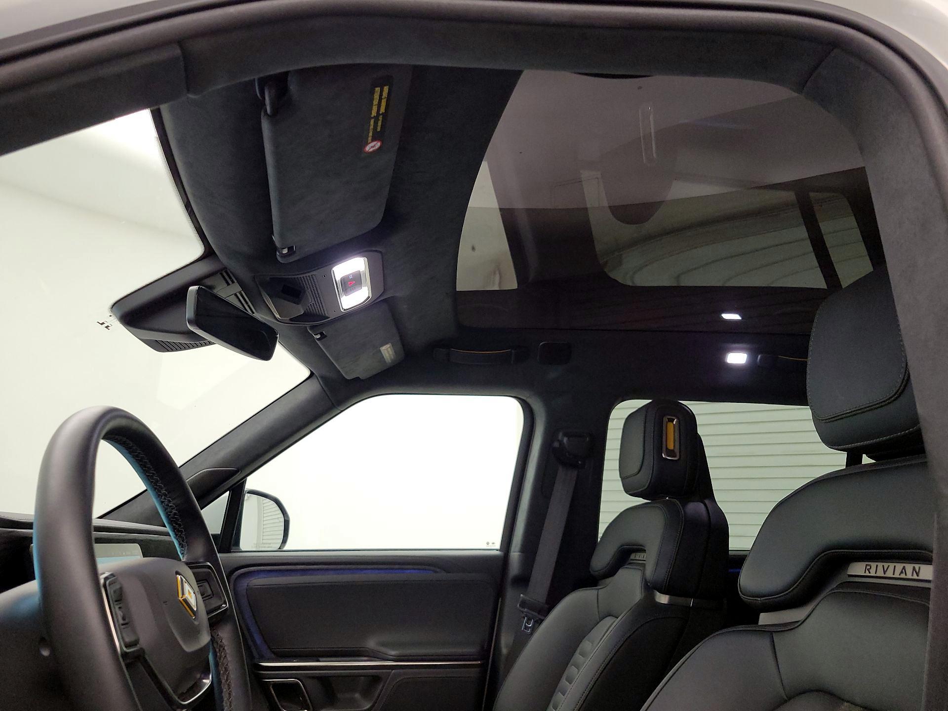 Thumbnail: 2022 Rivian R1S - 19