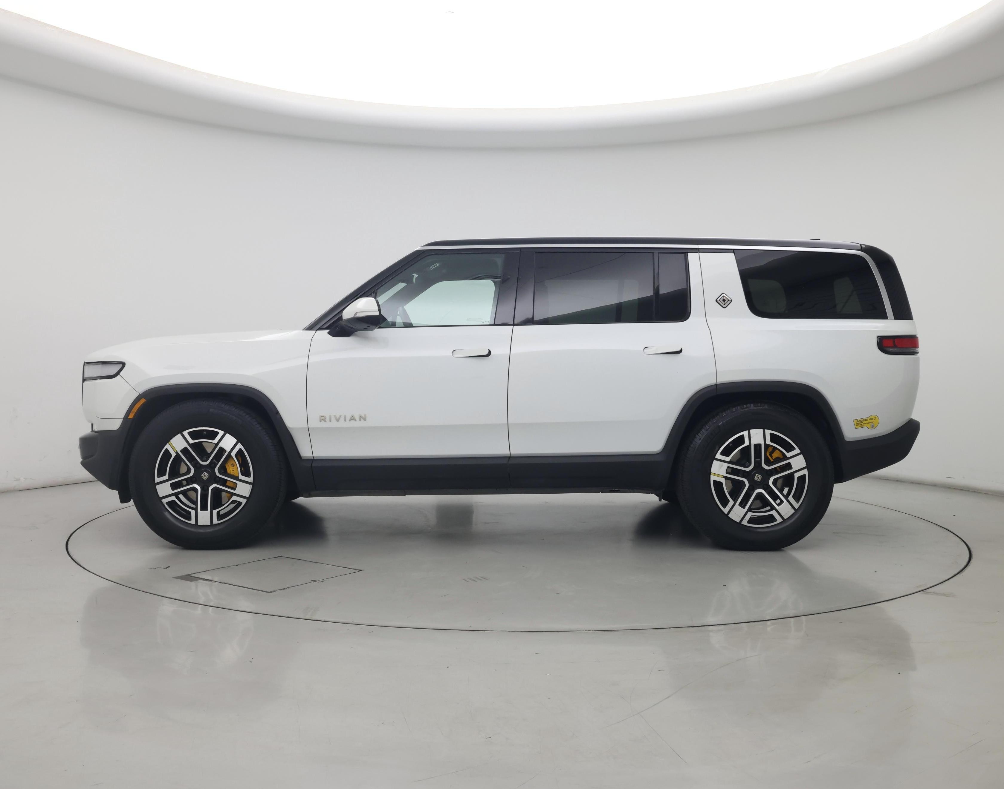Thumbnail: 2022 Rivian R1S - 3