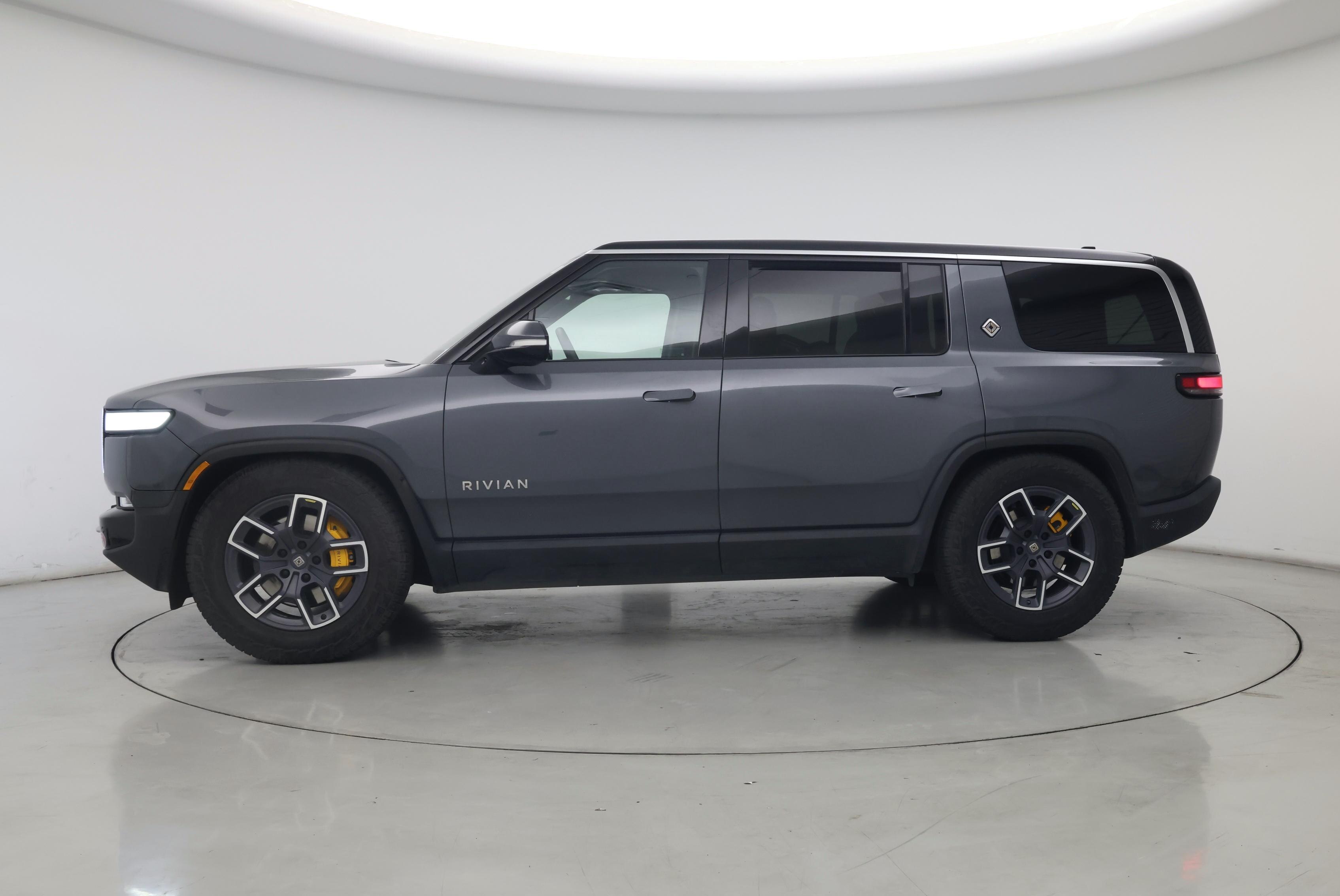 Thumbnail: 2022 Rivian R1S - 3