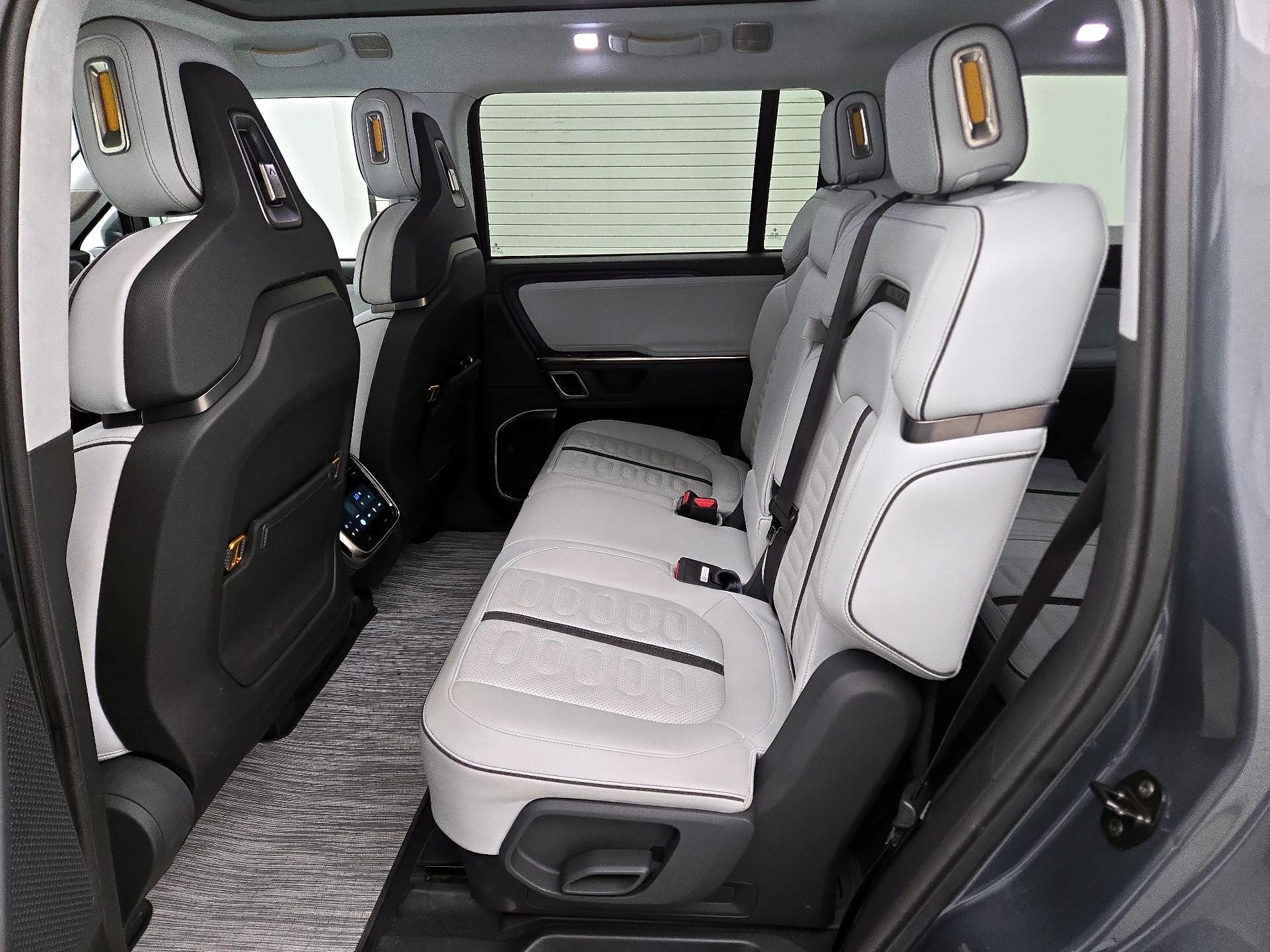 Thumbnail: 2023 Rivian R1S - 20