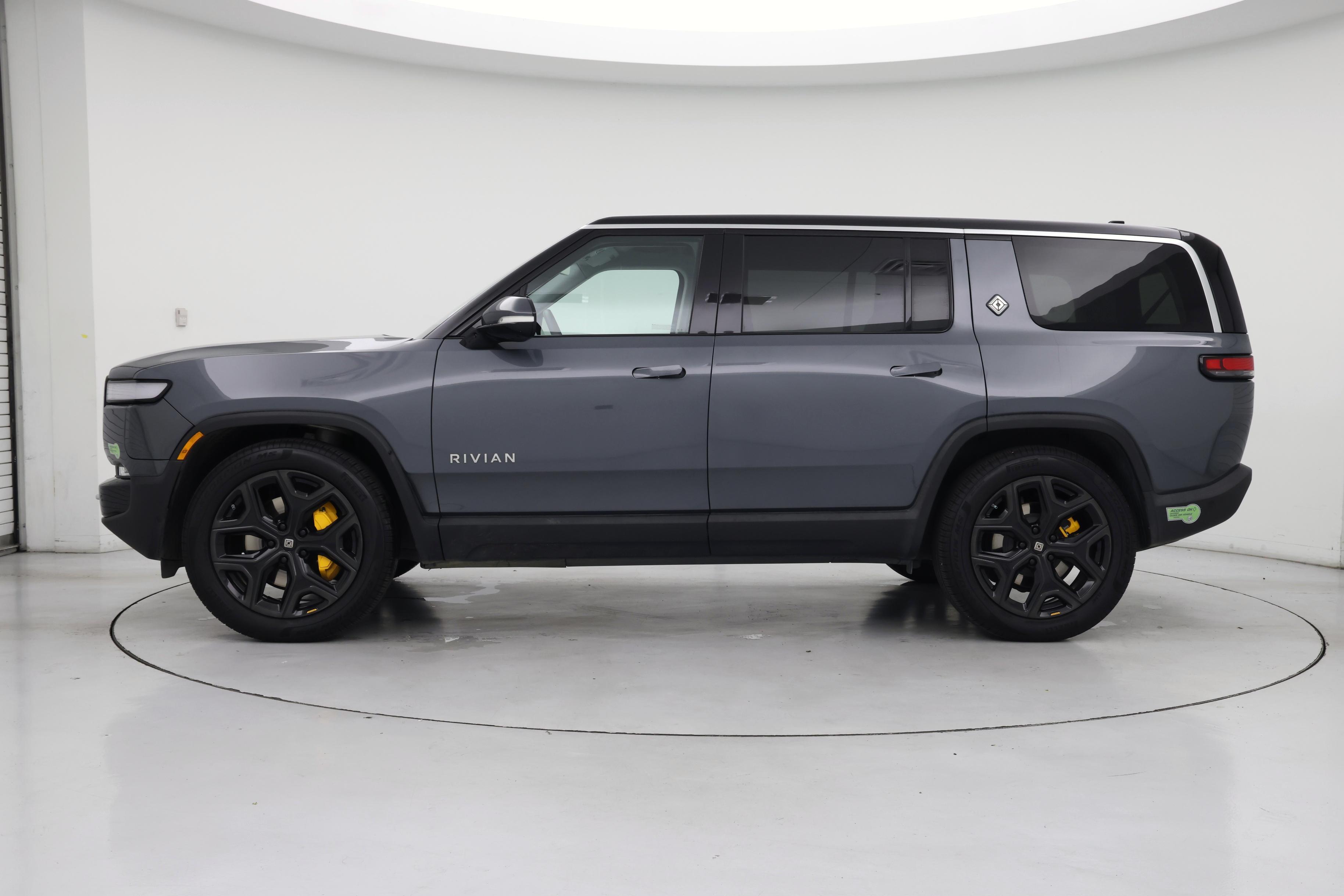 Thumbnail: 2023 Rivian R1S - 3