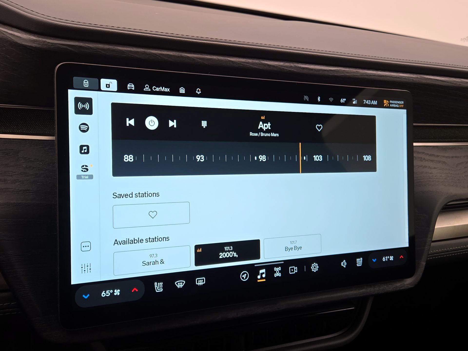 Thumbnail: 2023 Rivian R1S - 15