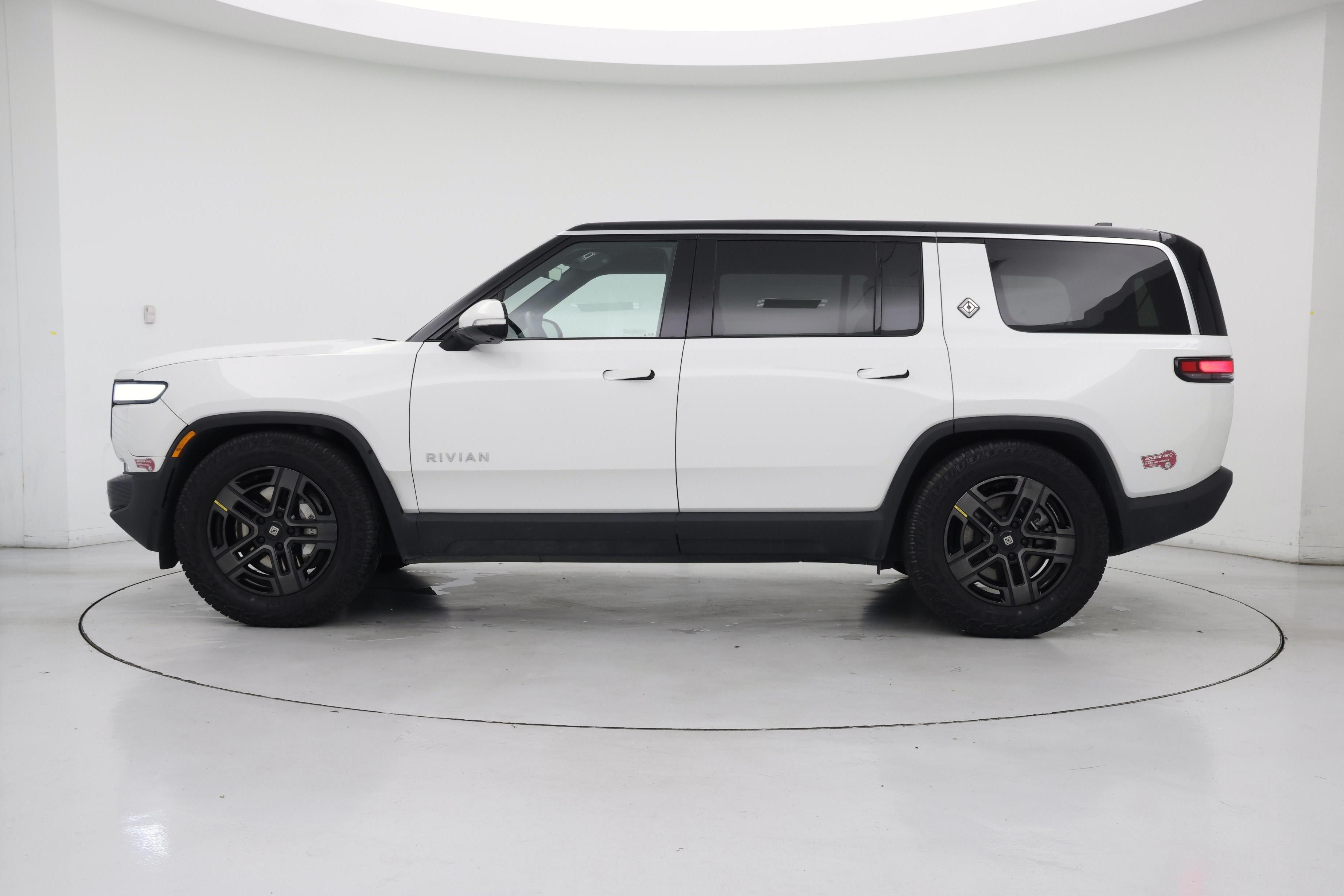 Thumbnail: 2023 Rivian R1S - 3