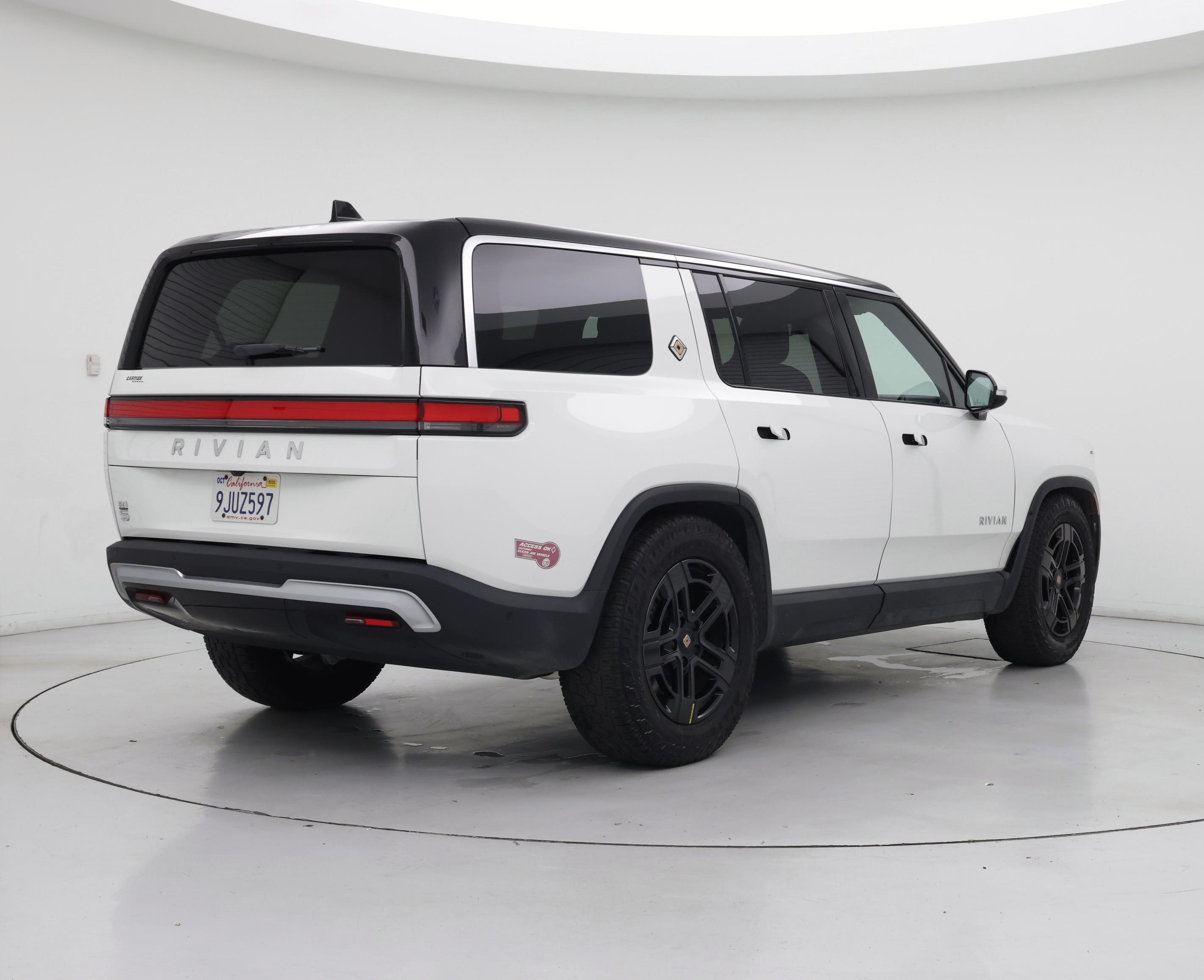 Thumbnail: 2023 Rivian R1S - 8