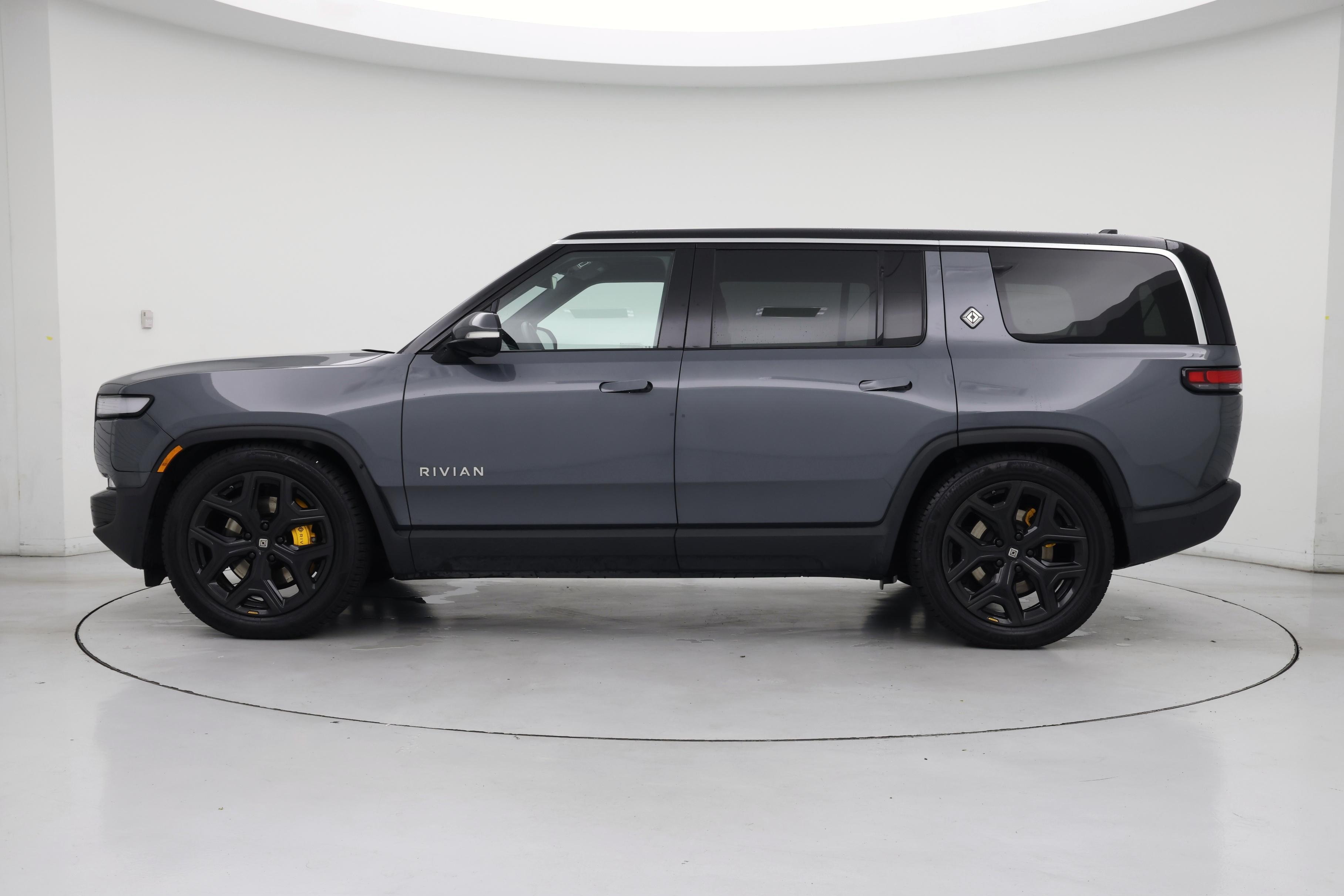 Thumbnail: 2023 Rivian R1S - 3