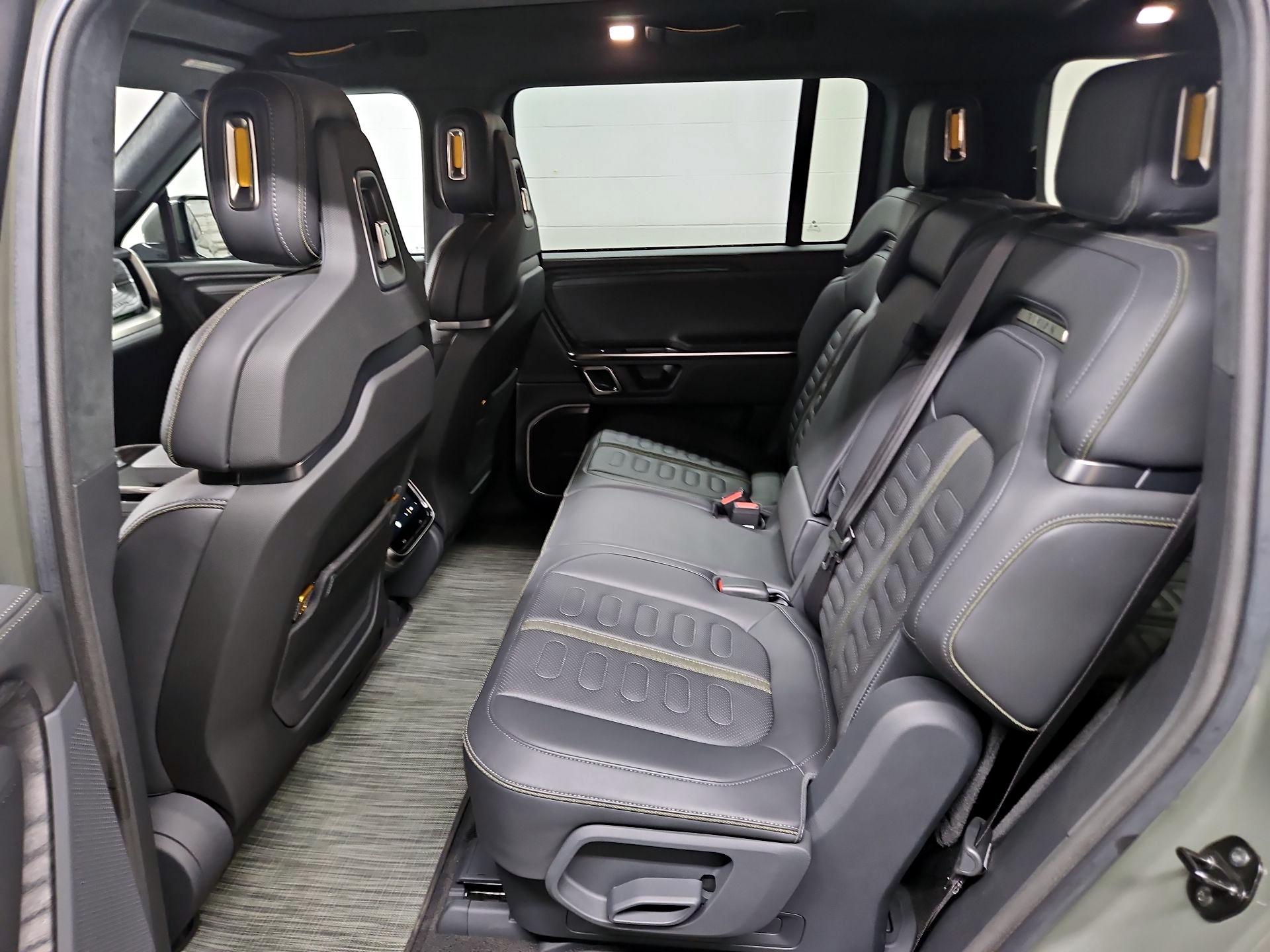 Thumbnail: 2023 Rivian R1S - 20