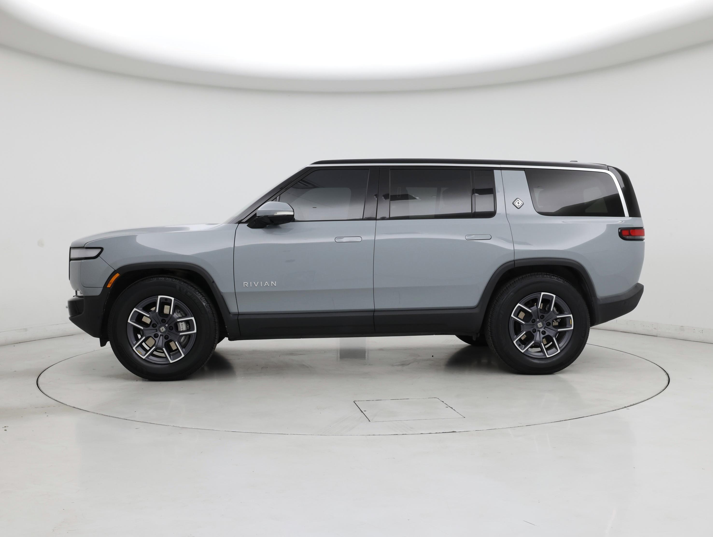 Thumbnail: 2023 Rivian R1S - 3
