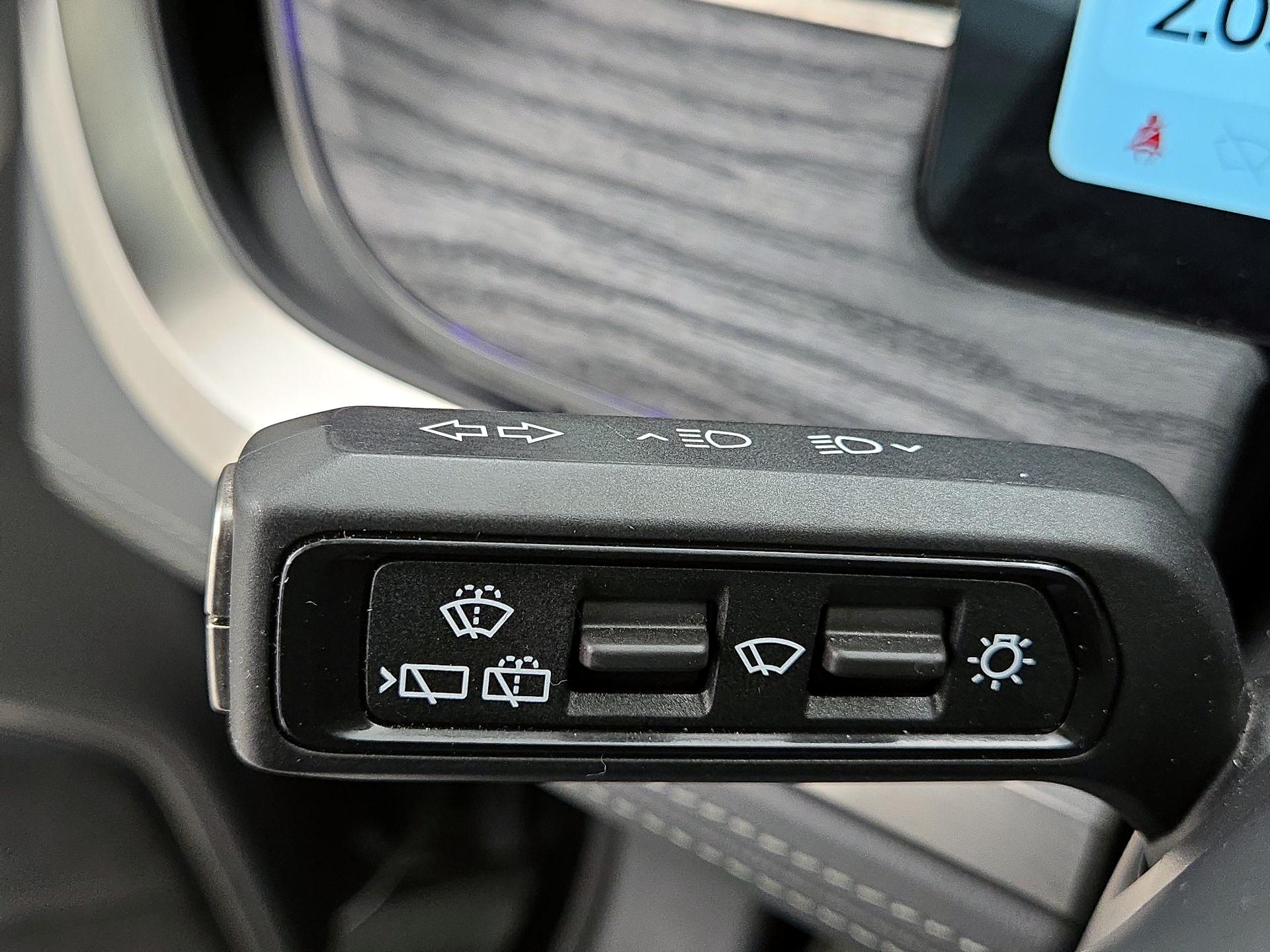 Thumbnail: 2022 Rivian R1S - 13