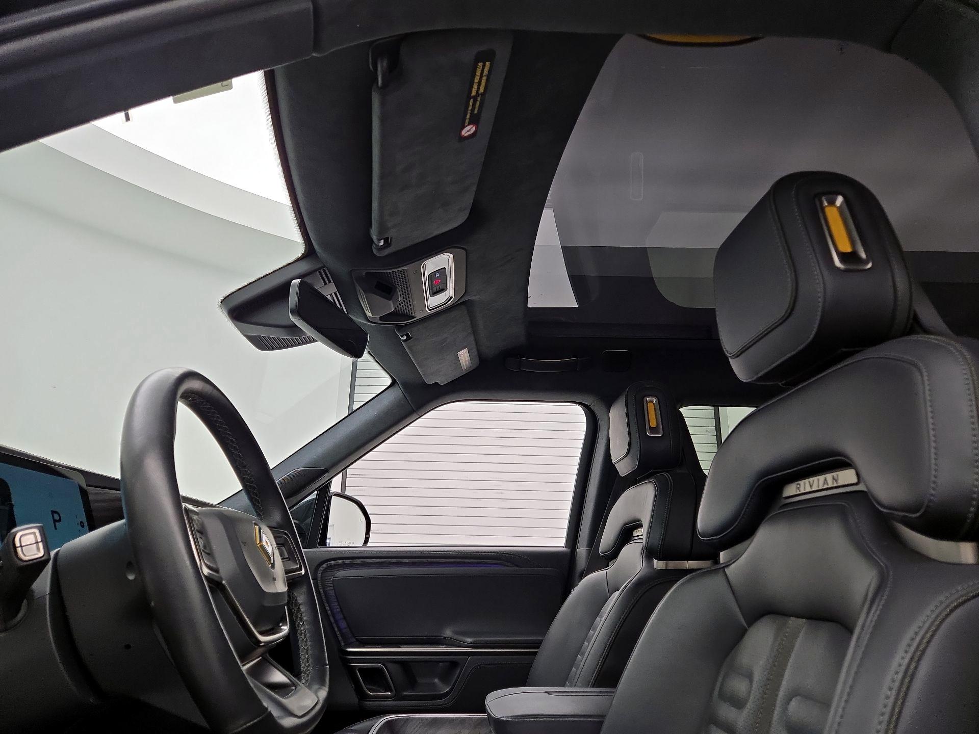 Thumbnail: 2022 Rivian R1S - 19