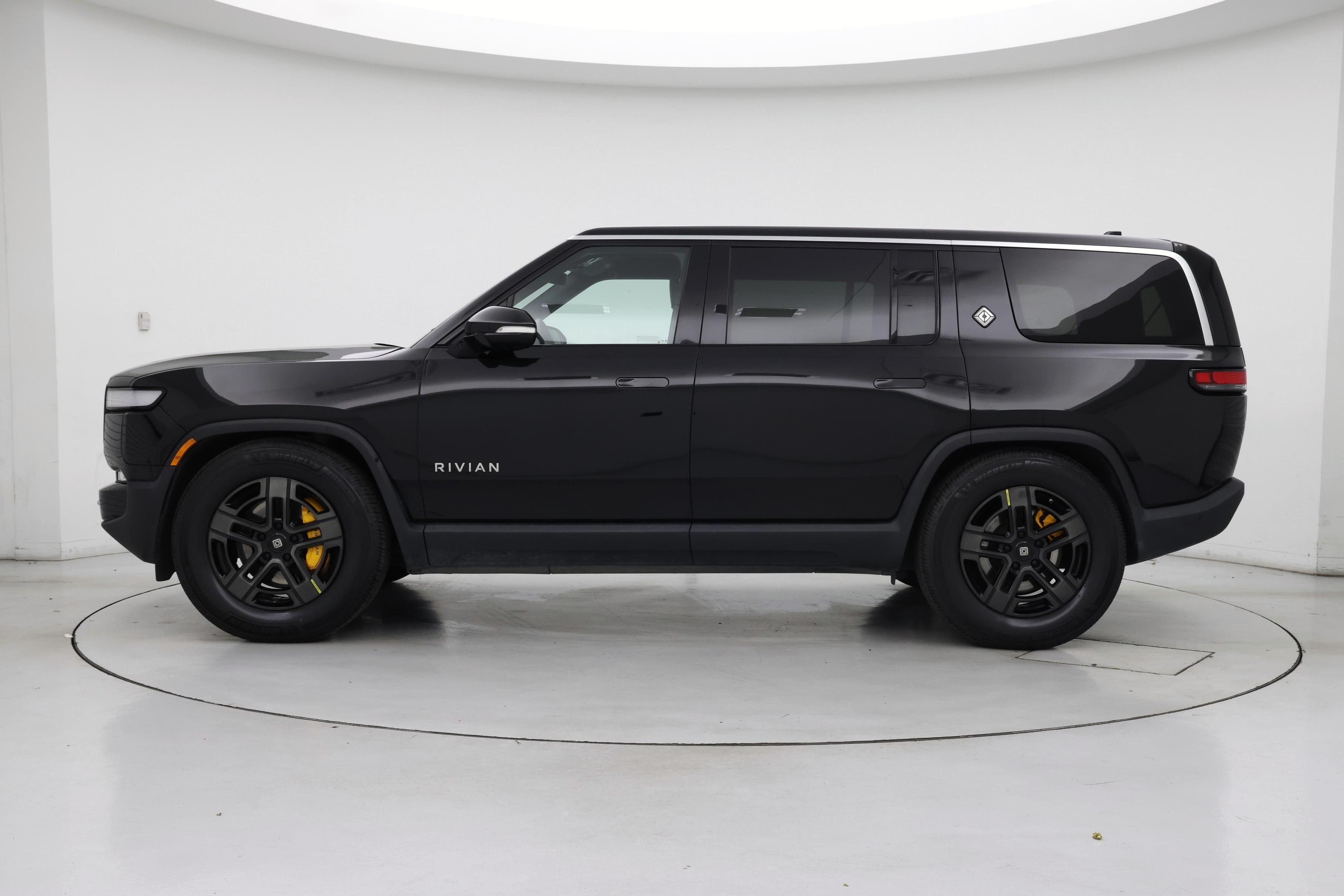 Thumbnail: 2022 Rivian R1S - 3