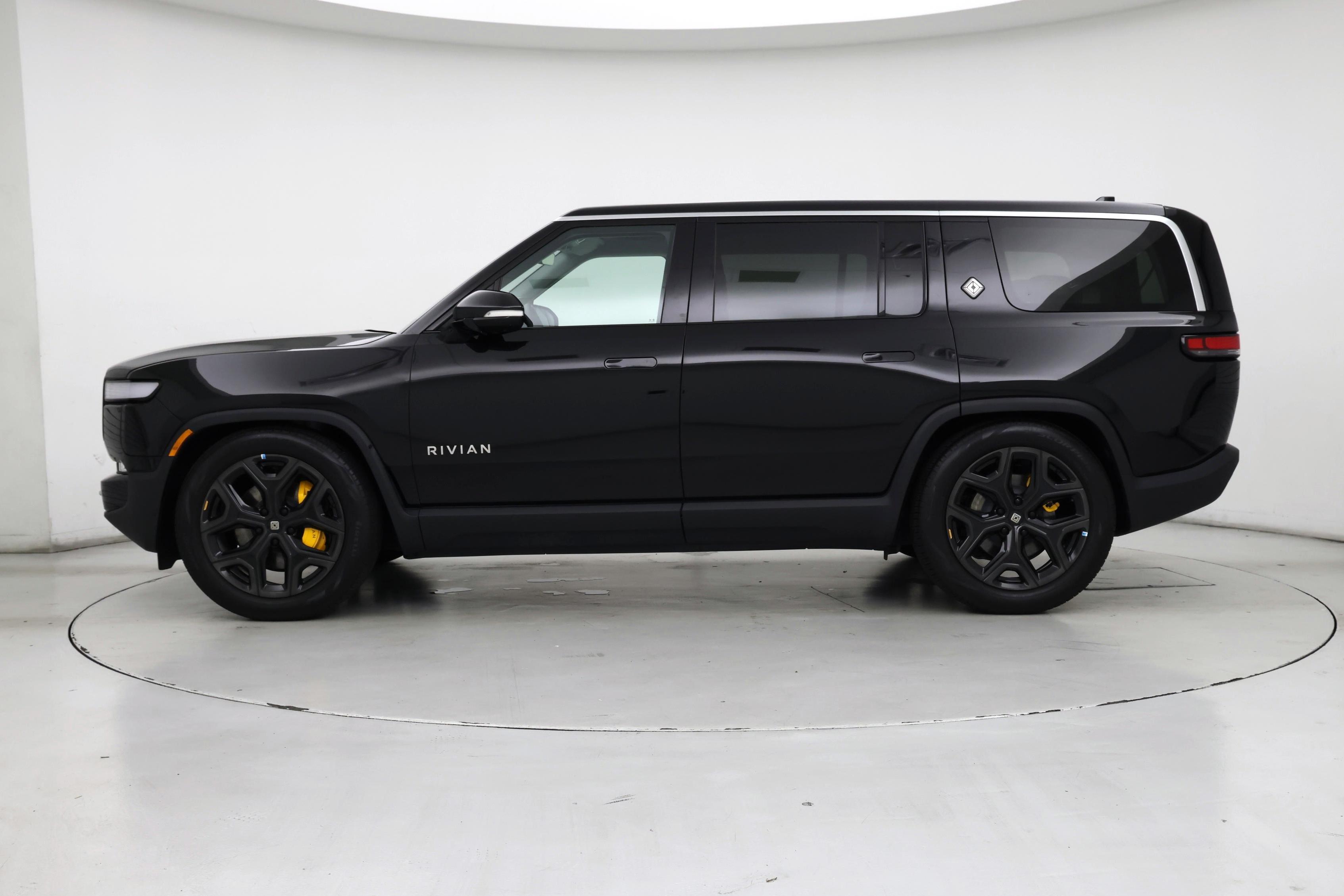 Thumbnail: 2023 Rivian R1S - 3