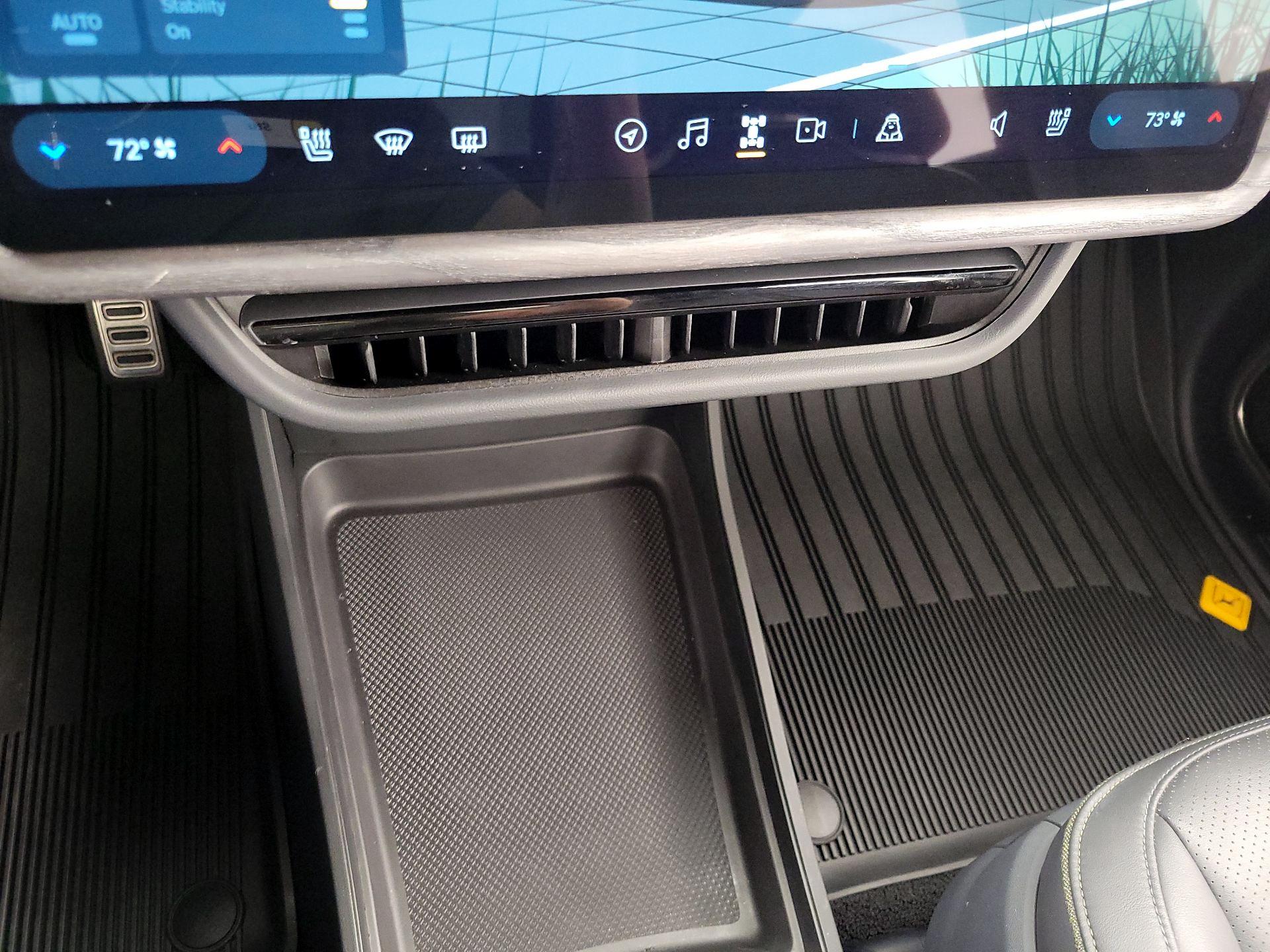 Thumbnail: 2022 Rivian R1T - 15