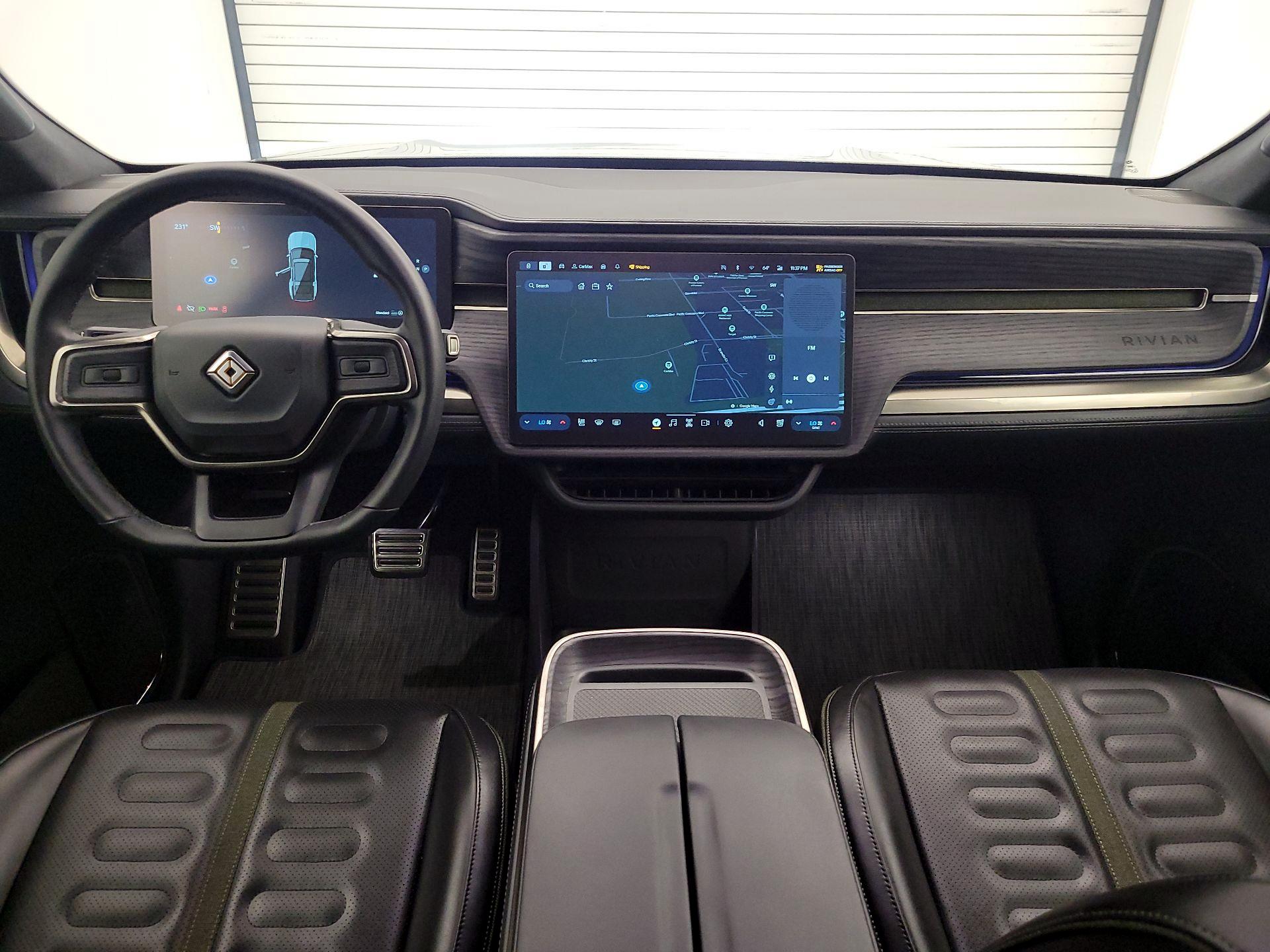 Thumbnail: 2024 Rivian R1S - 9
