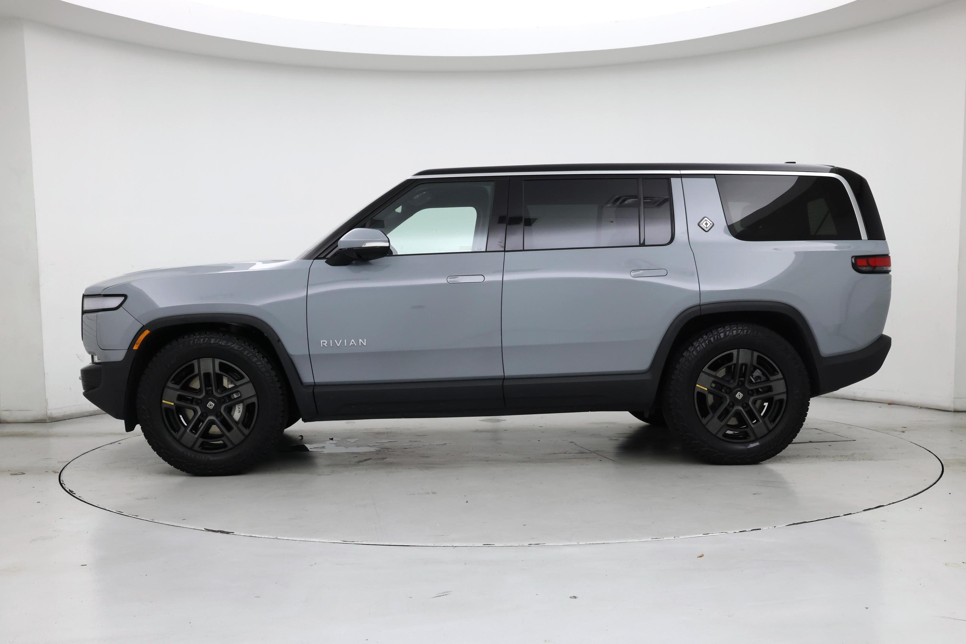 Thumbnail: 2024 Rivian R1S - 3