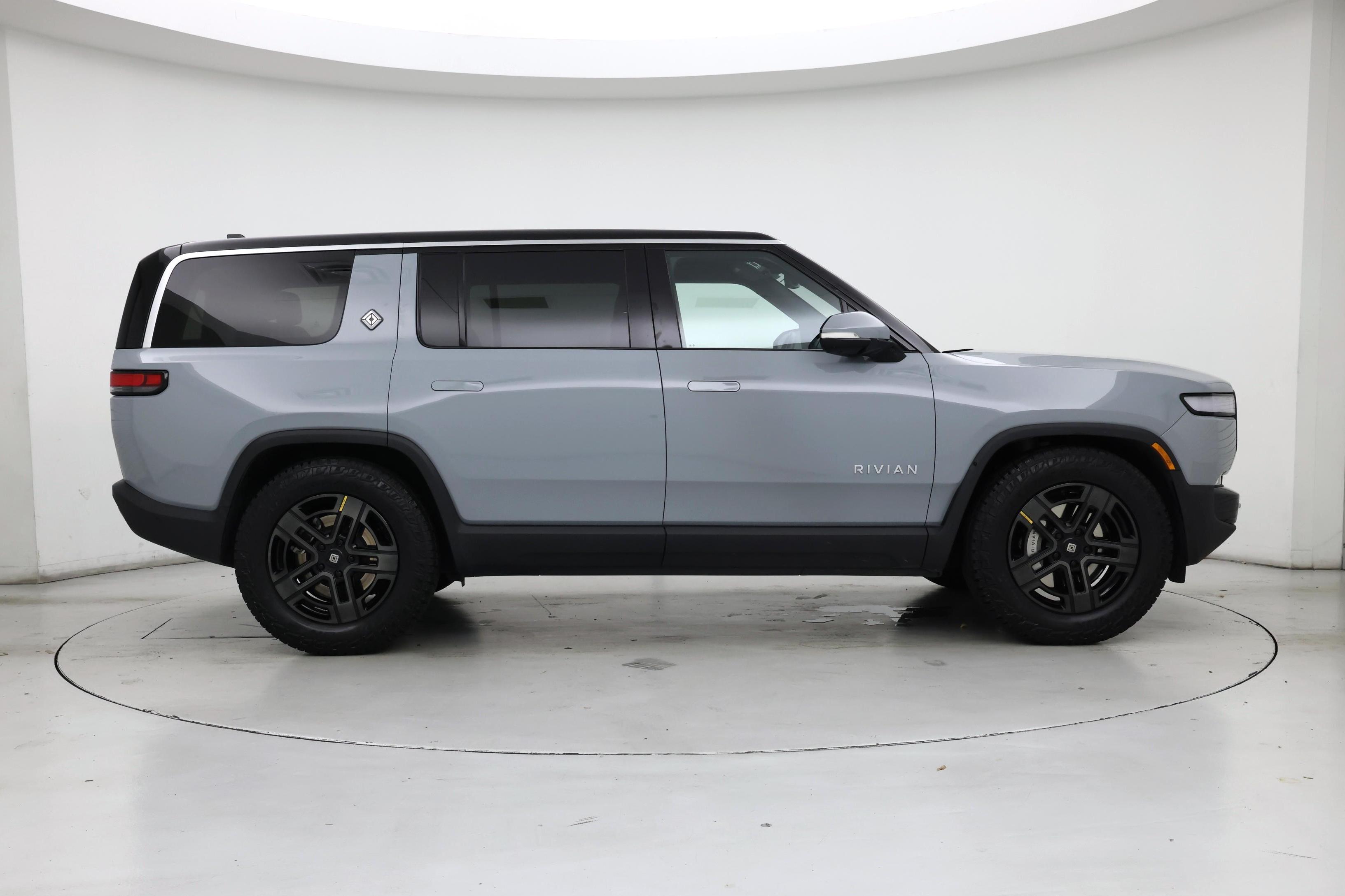 Thumbnail: 2024 Rivian R1S - 7