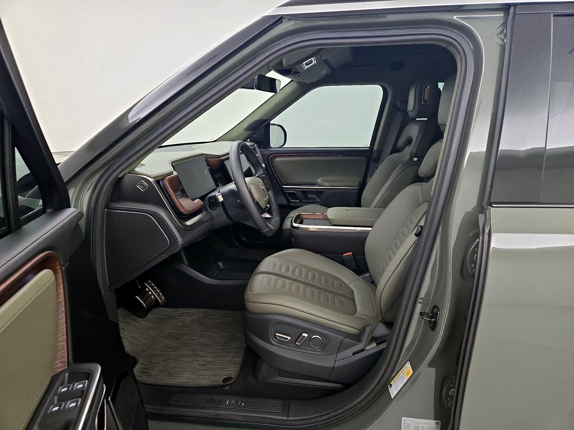 Thumbnail: 2023 Rivian R1S - 11