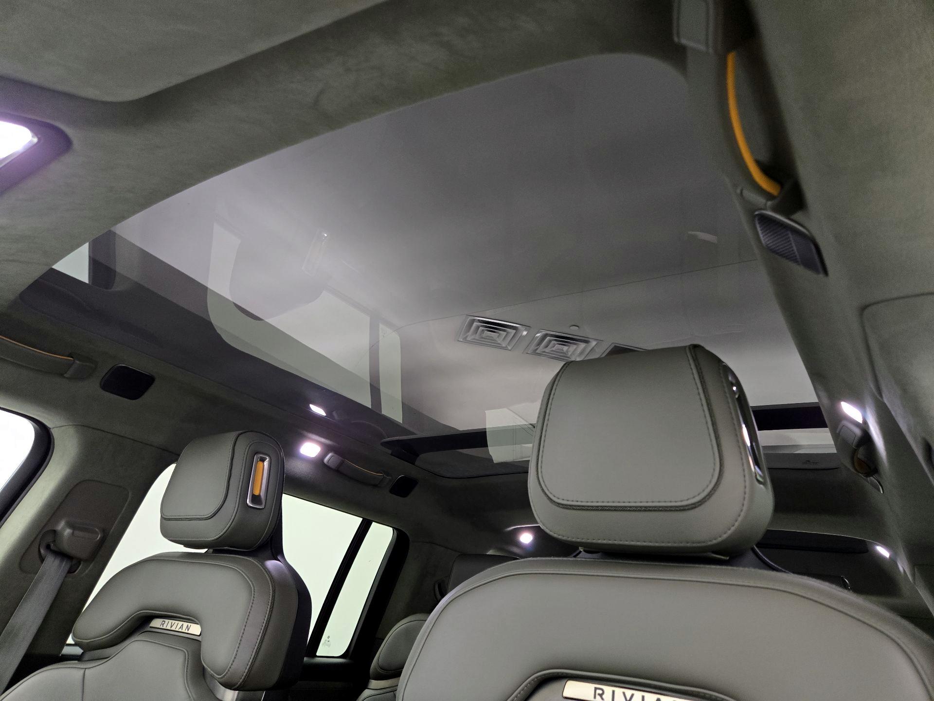 Thumbnail: 2023 Rivian R1S - 19