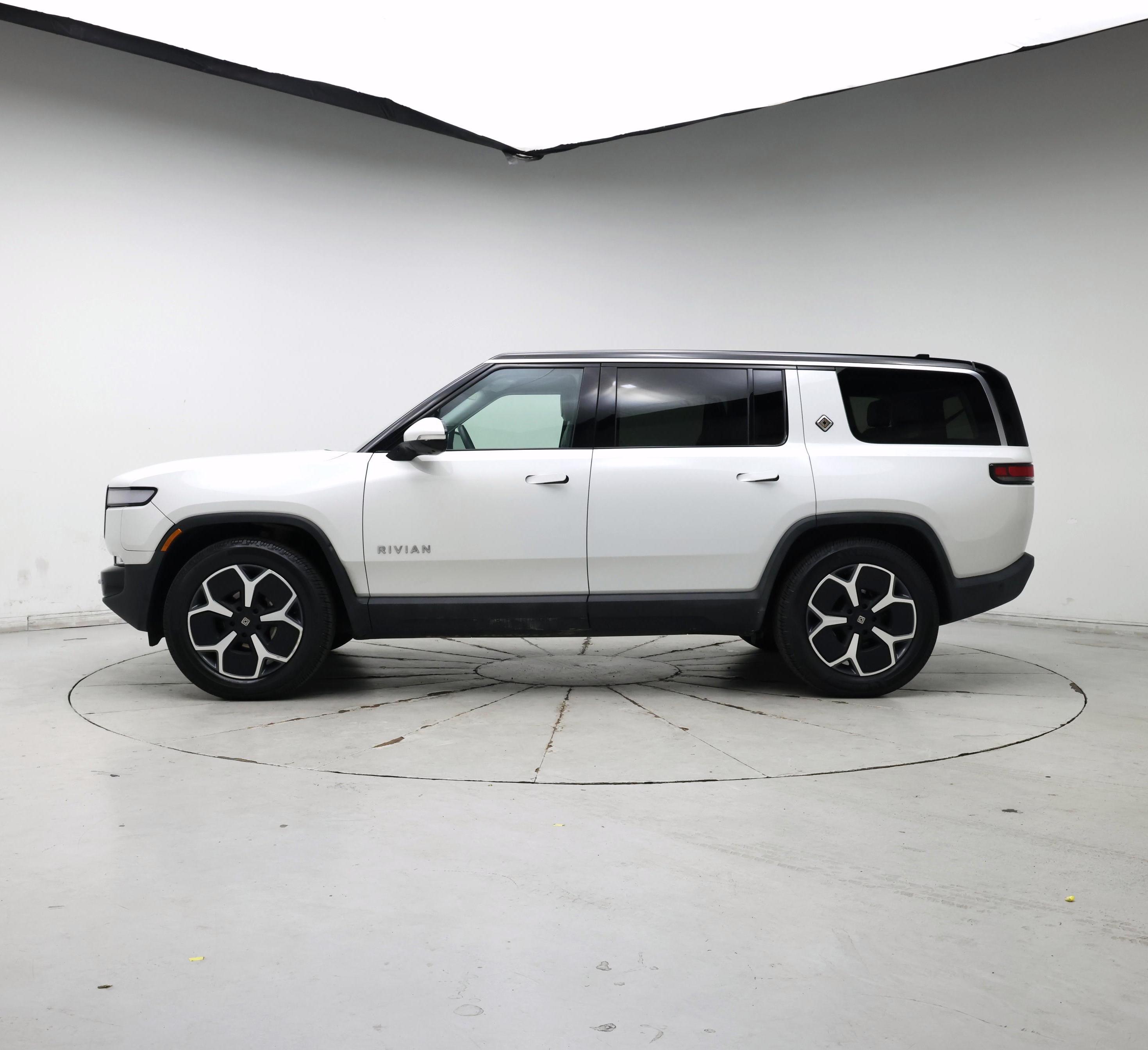 Thumbnail: 2023 Rivian R1S - 3