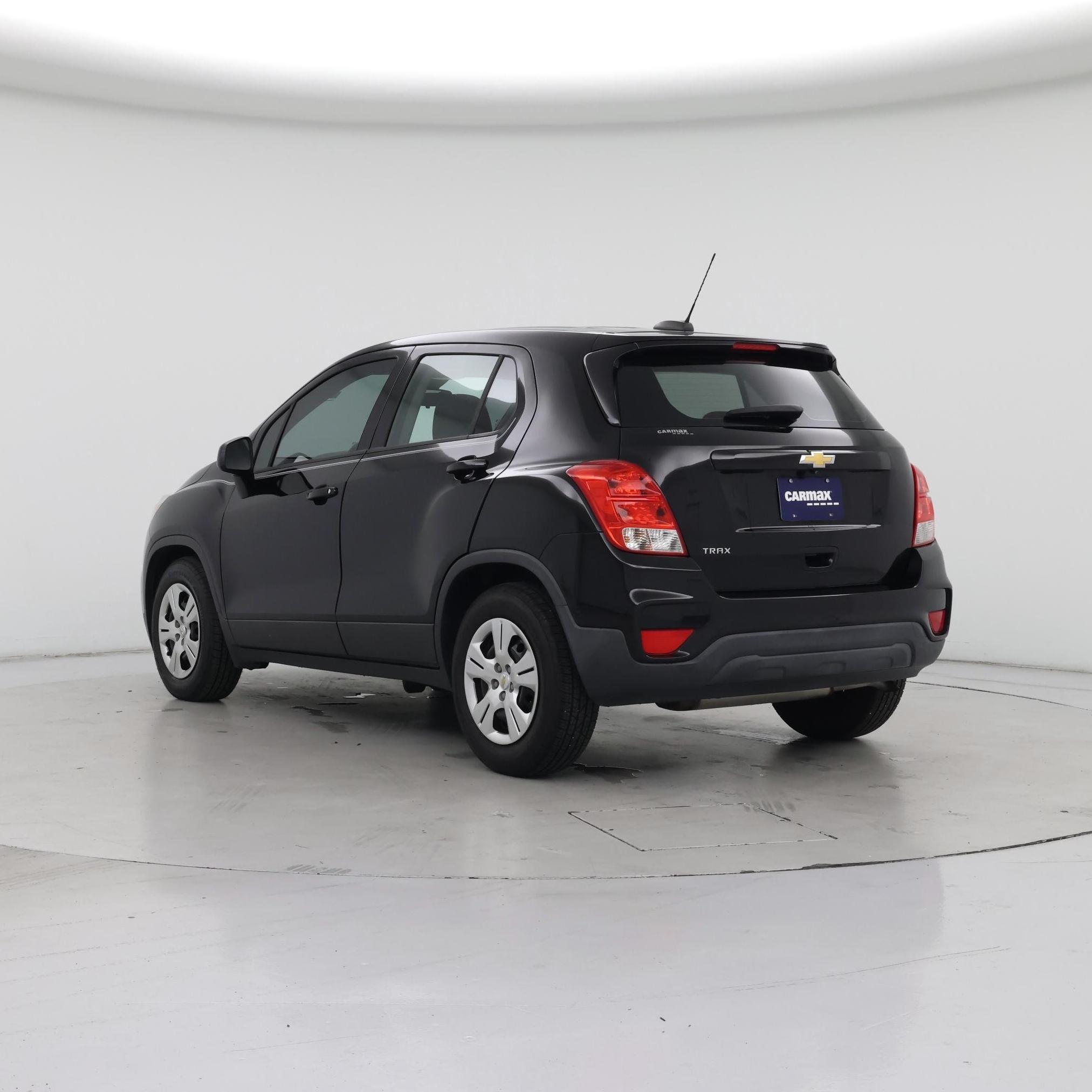 Thumbnail: 2017 Chevrolet Trax - 2