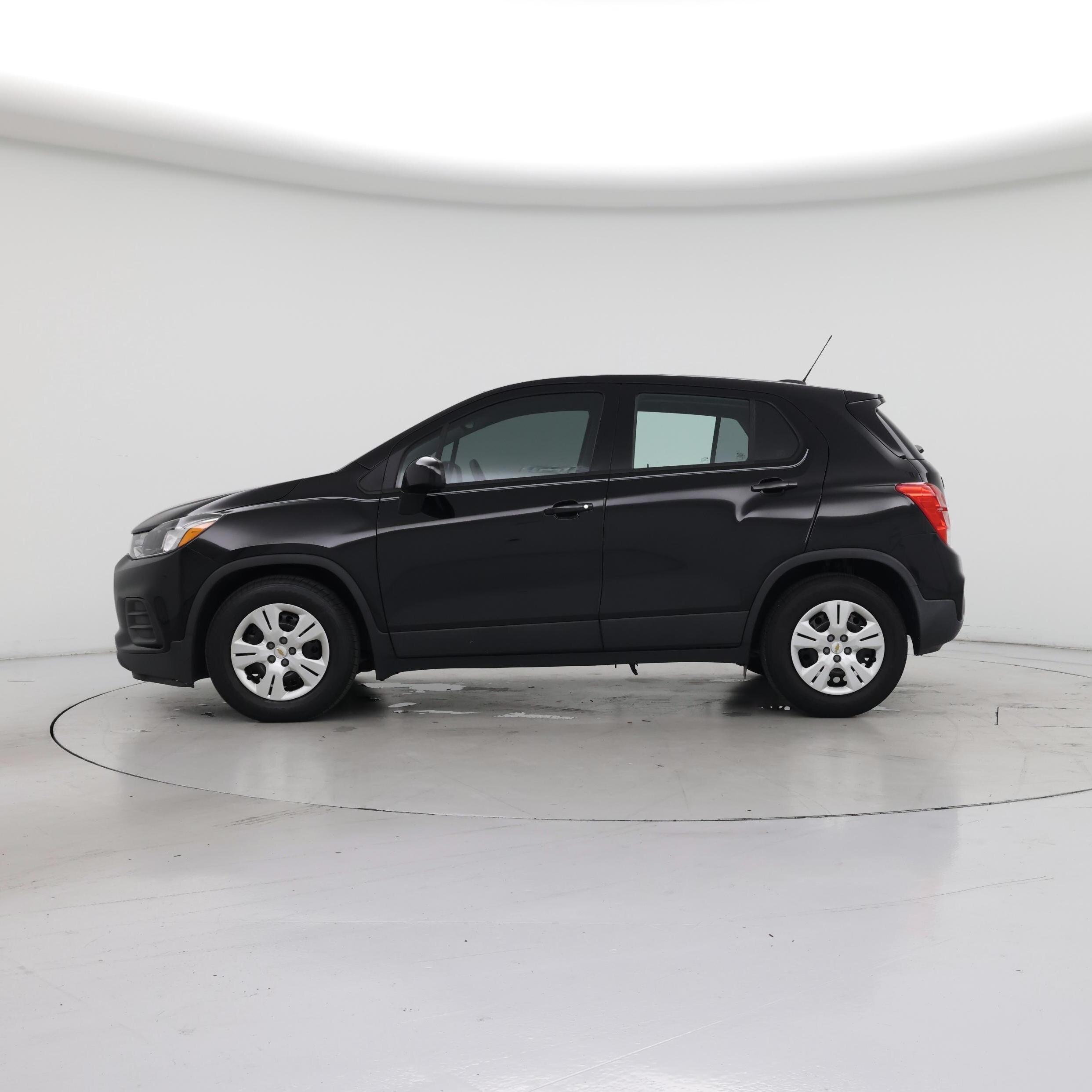 Thumbnail: 2017 Chevrolet Trax - 3