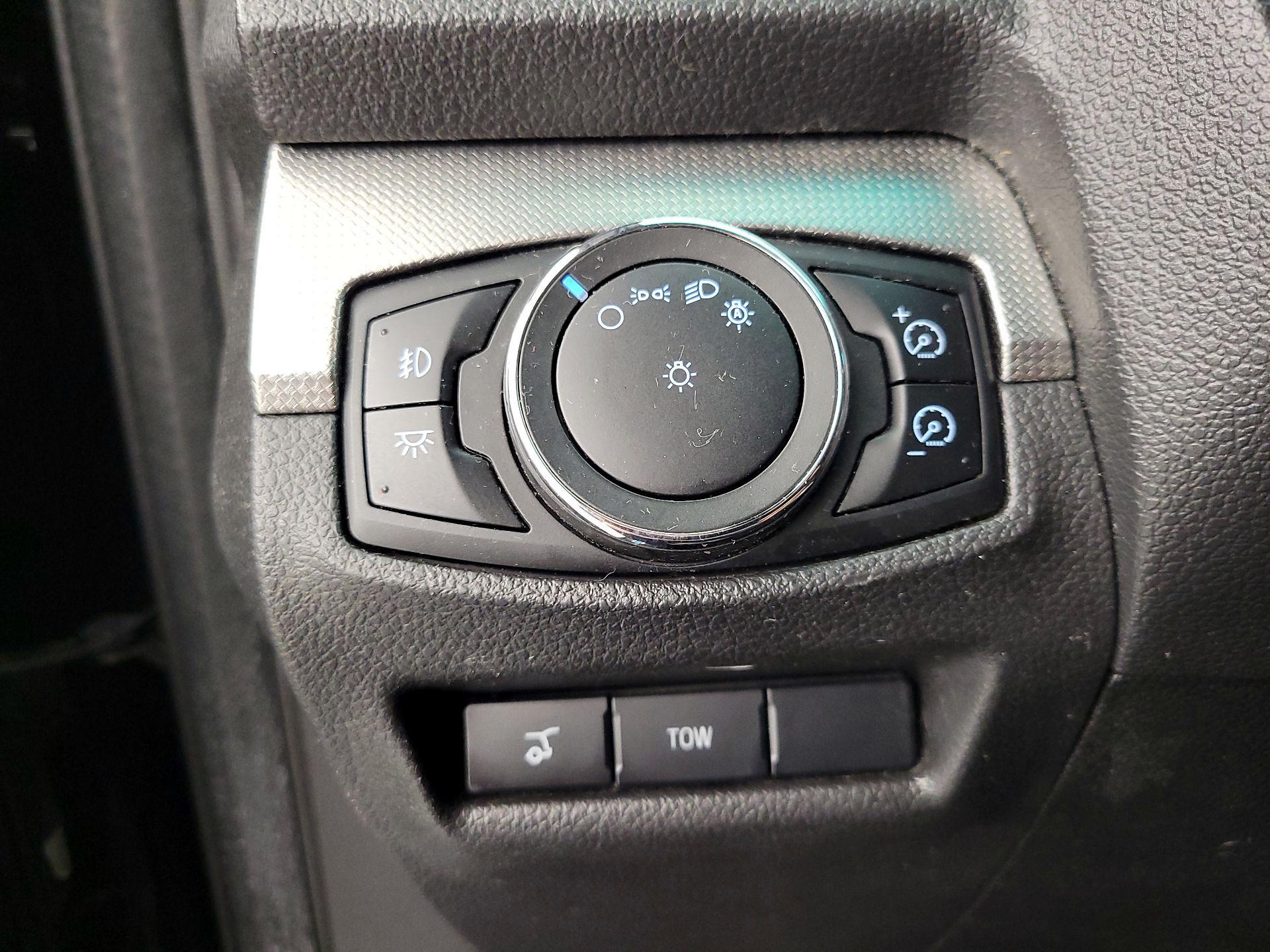 Thumbnail: 2013 Ford Explorer - 13