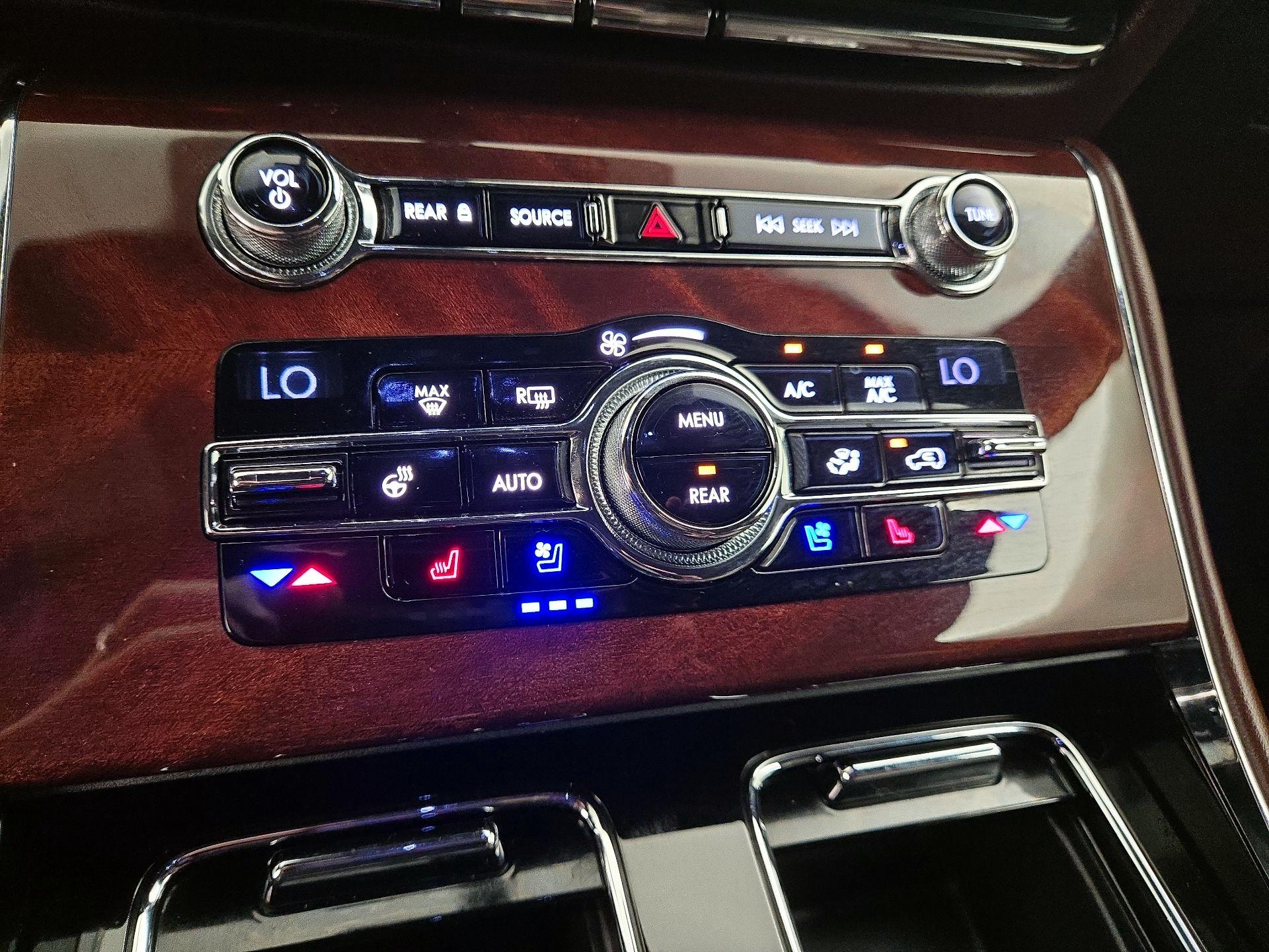 Thumbnail: 2020 Lincoln Aviator - 17